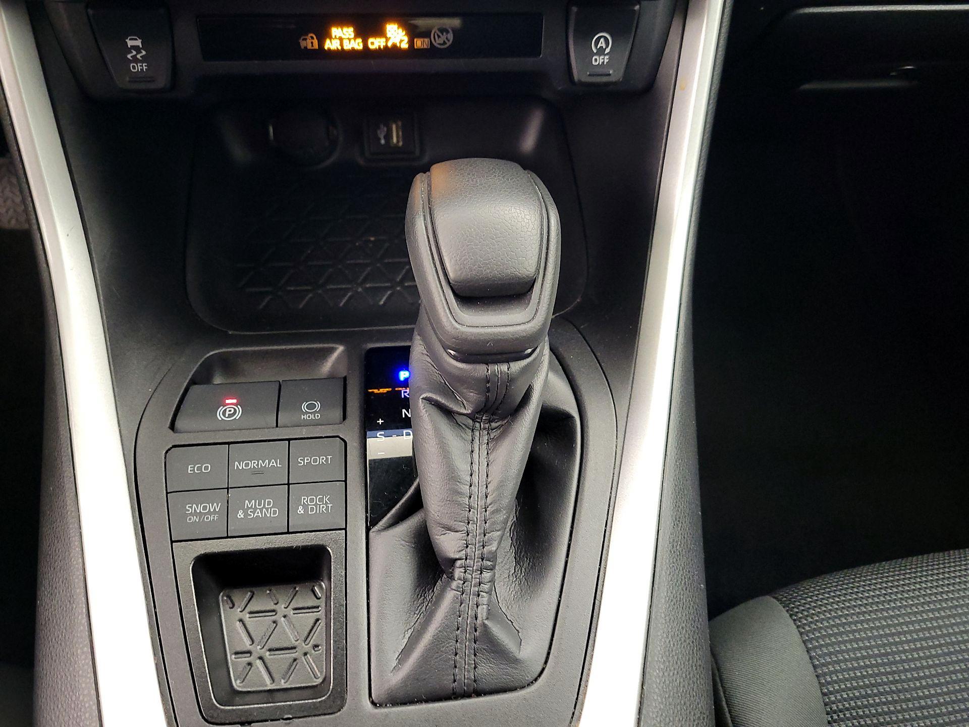 Thumbnail: 2024 Toyota RAV4 - 16