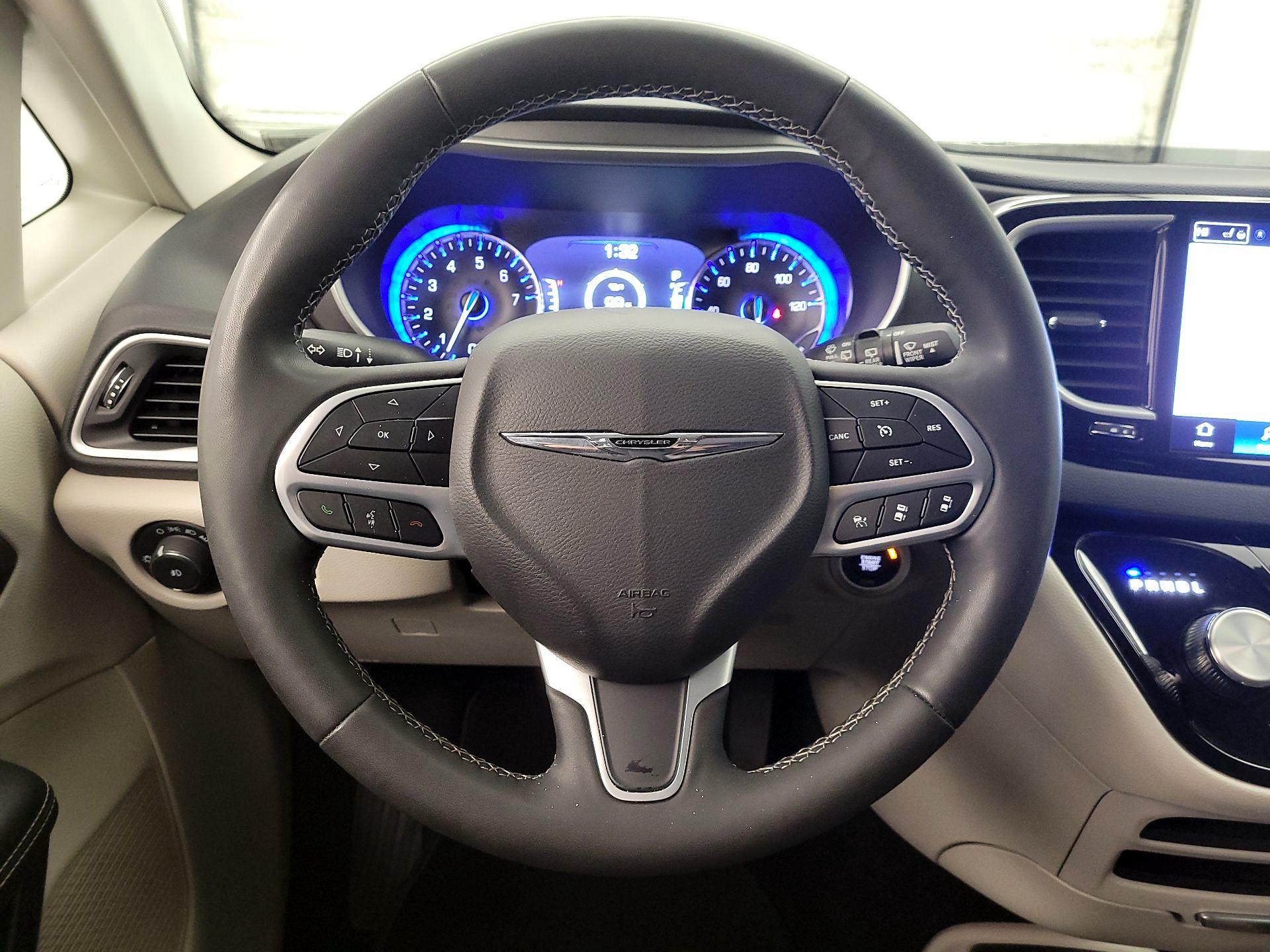 Thumbnail: 2024 Chrysler Pacifica - 10