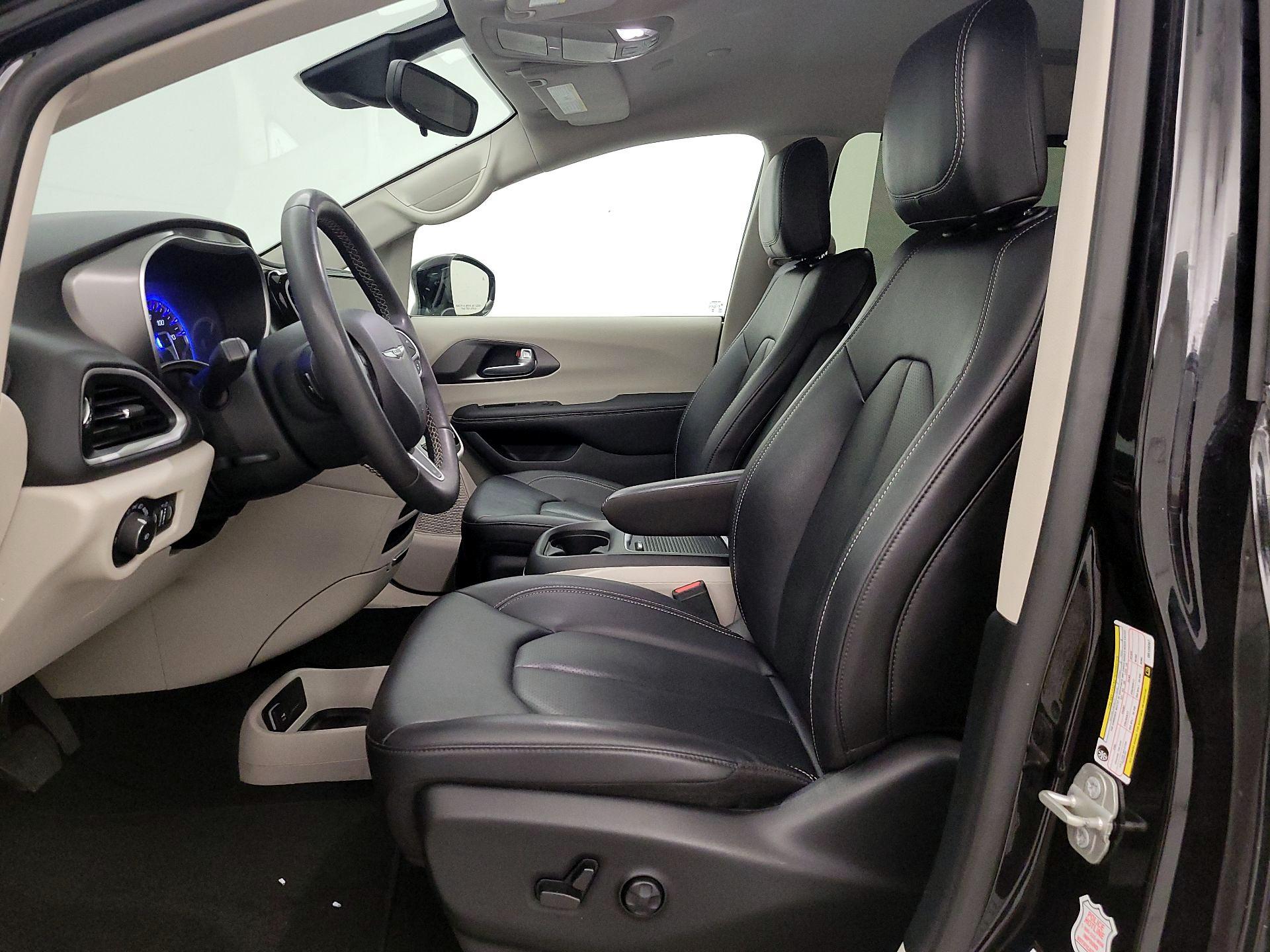 Thumbnail: 2024 Chrysler Pacifica - 11