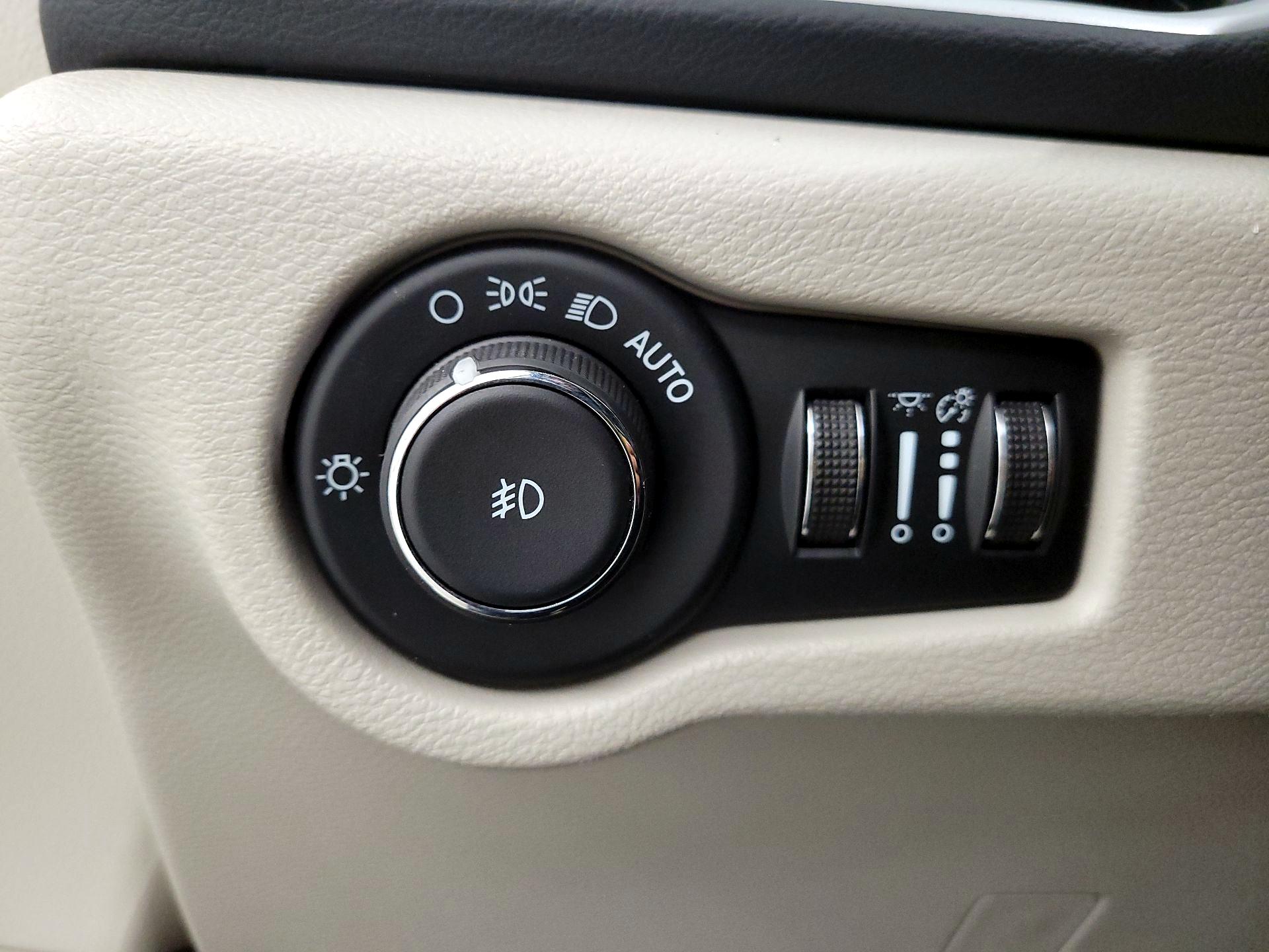 Thumbnail: 2024 Chrysler Pacifica - 13