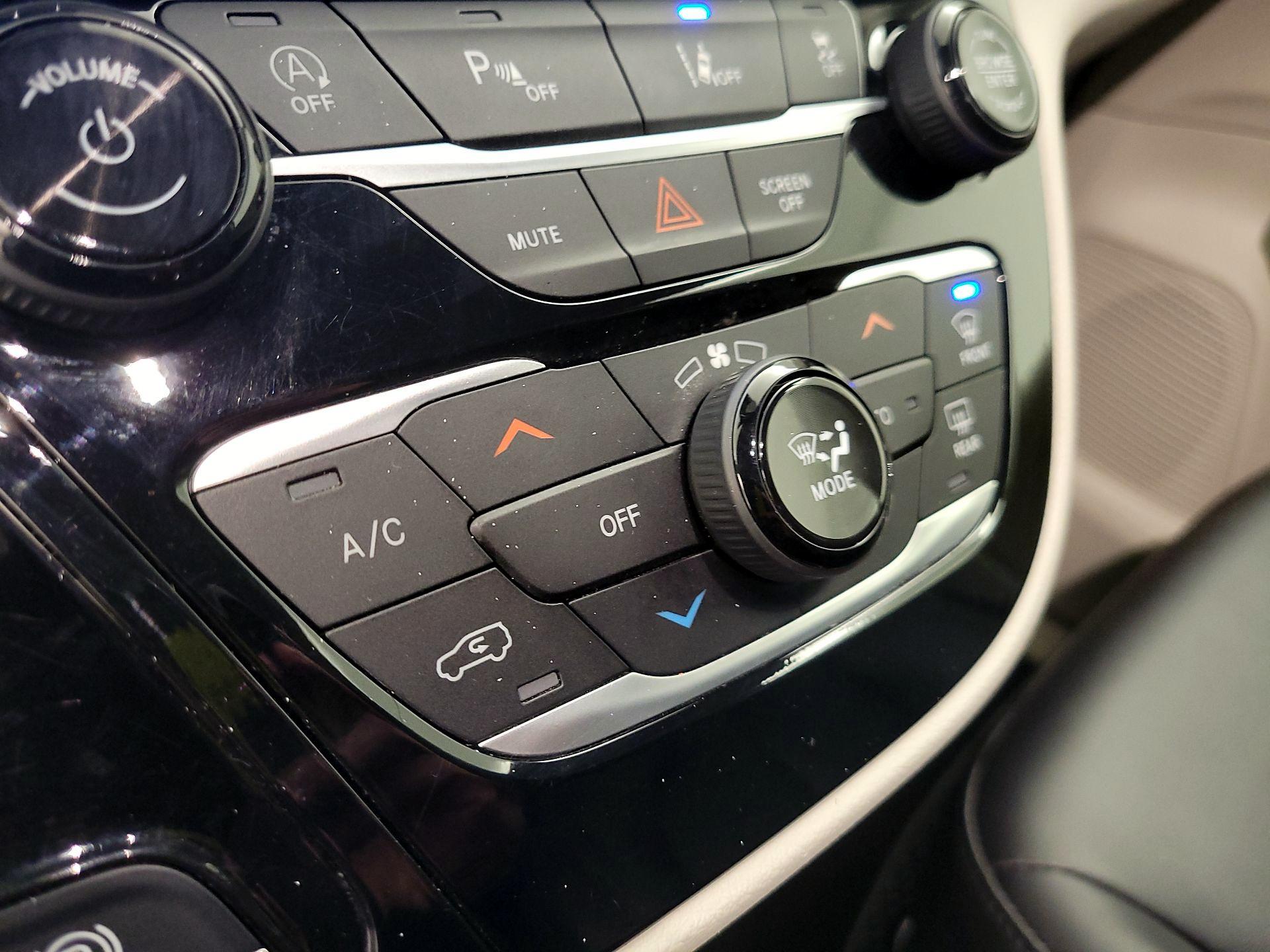 Thumbnail: 2024 Chrysler Pacifica - 16