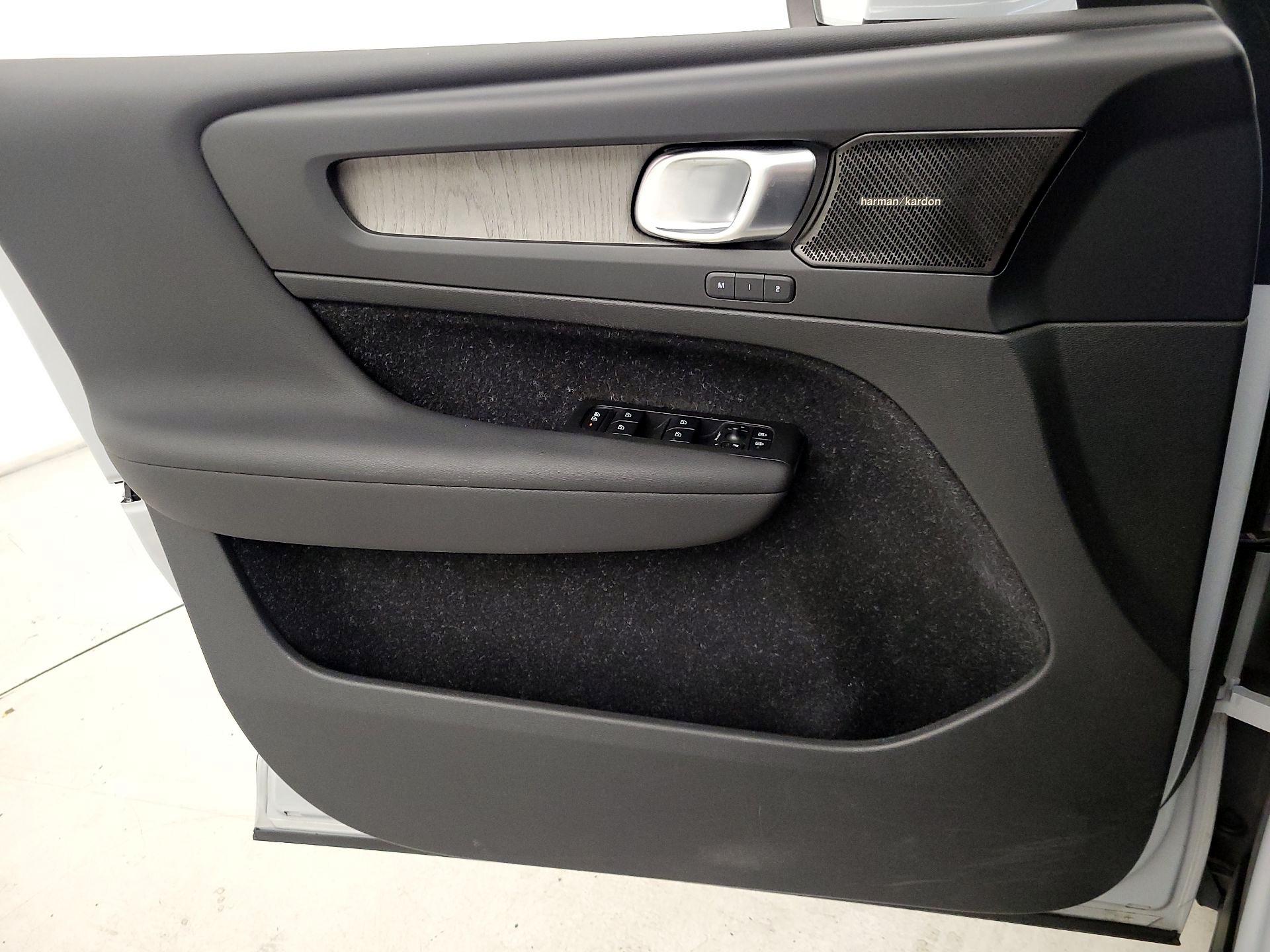 Thumbnail: 2020 Volvo XC40 - 12