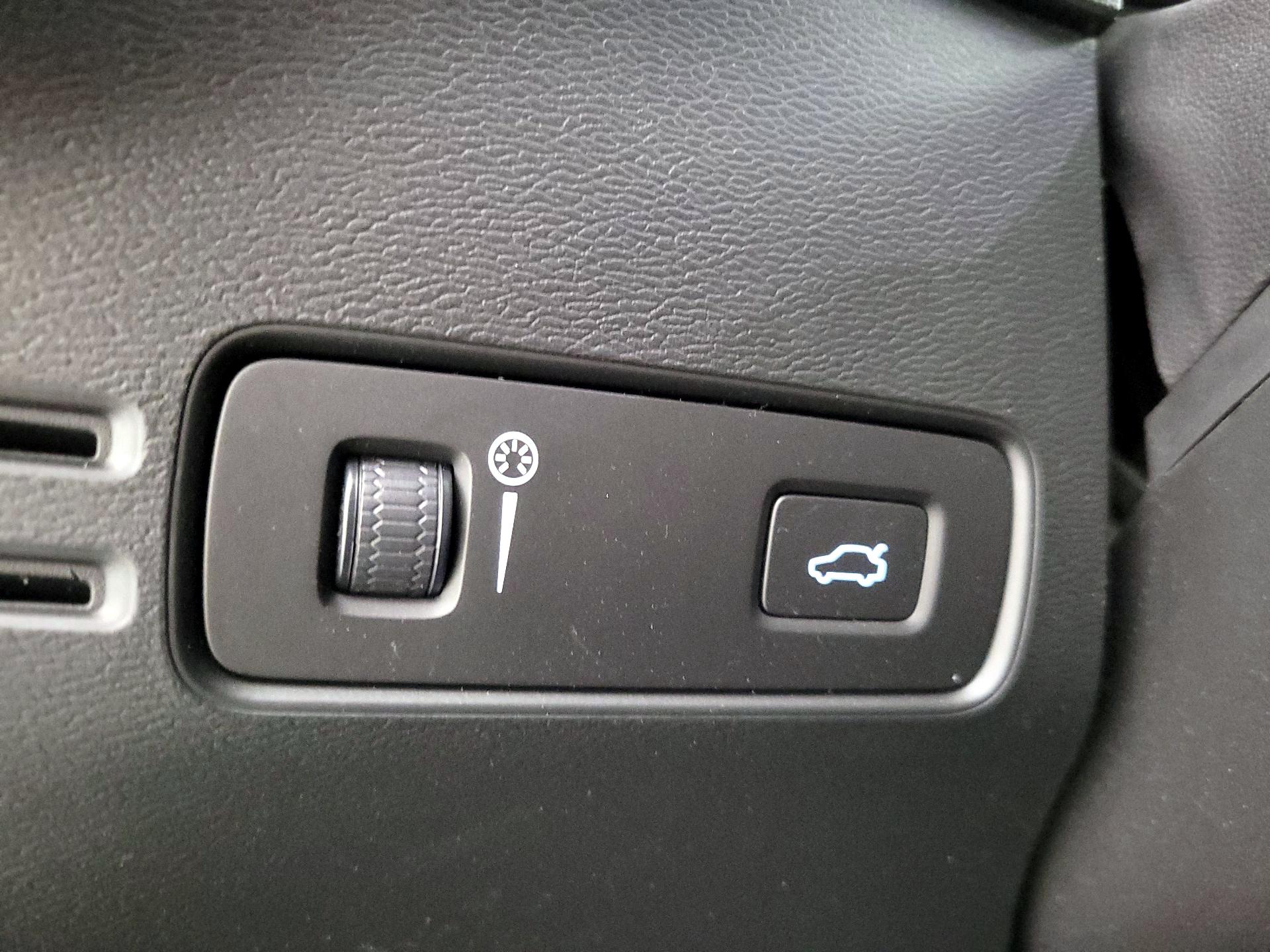 Thumbnail: 2020 Volvo XC40 - 13