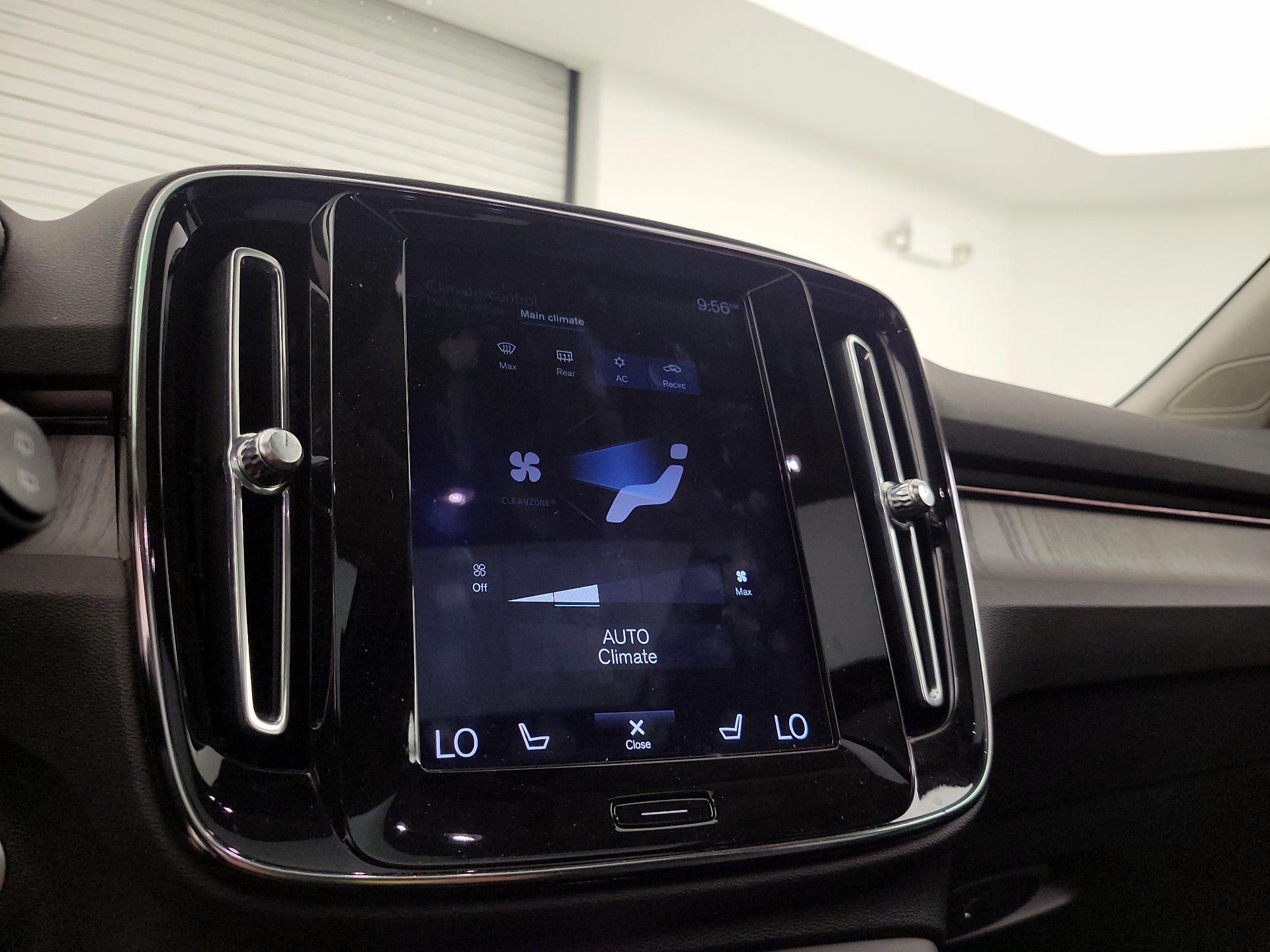 Thumbnail: 2020 Volvo XC40 - 17