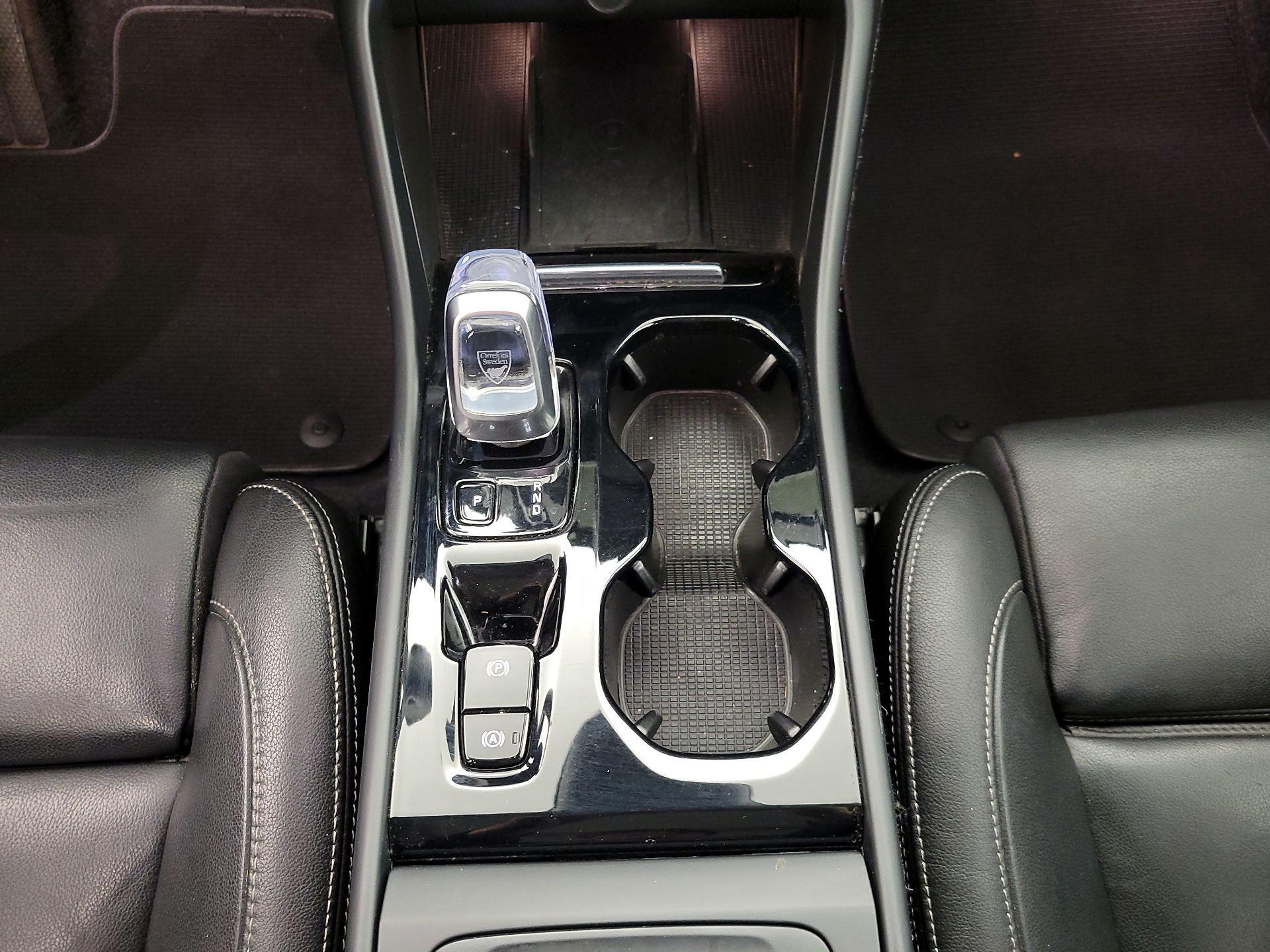 Thumbnail: 2020 Volvo XC40 - 18