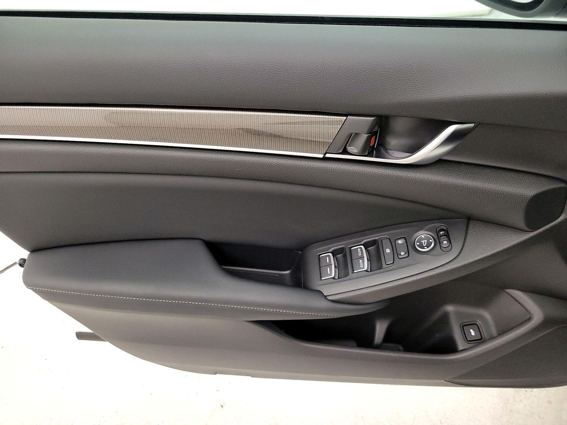 Thumbnail: 2018 Honda Accord - 12