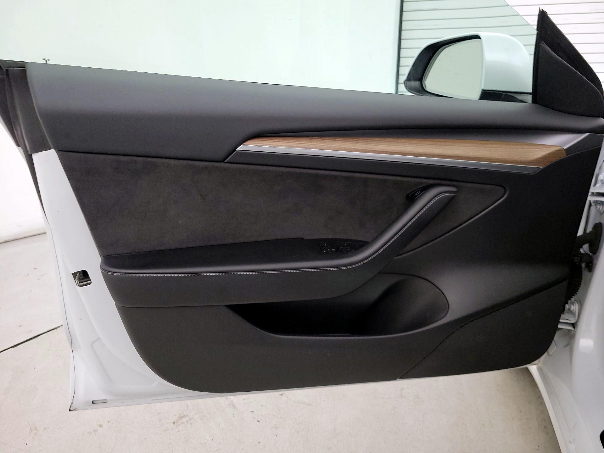 Thumbnail: 2023 Tesla Model 3 - 12