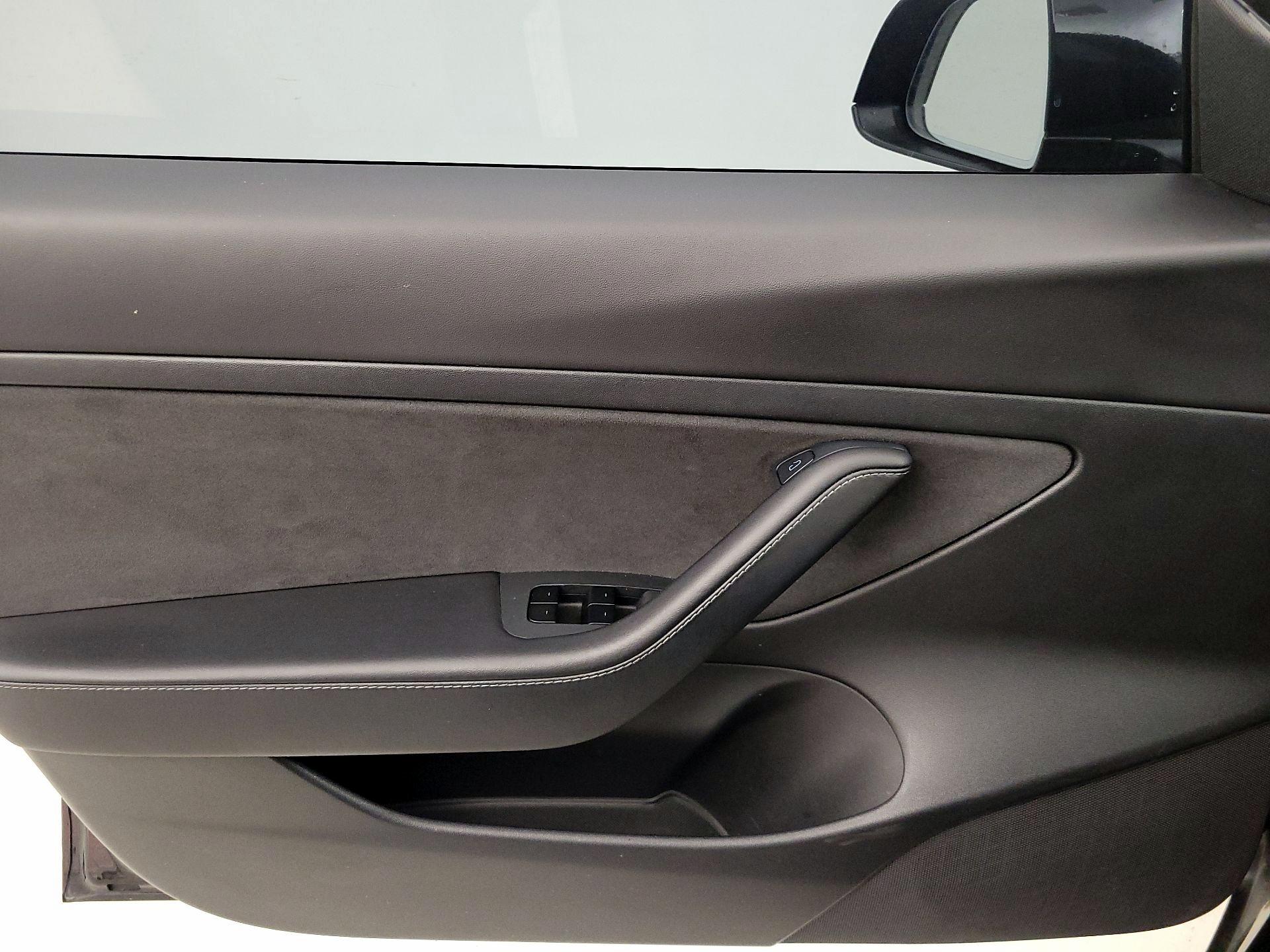 Thumbnail: 2021 Tesla Model 3 - 12