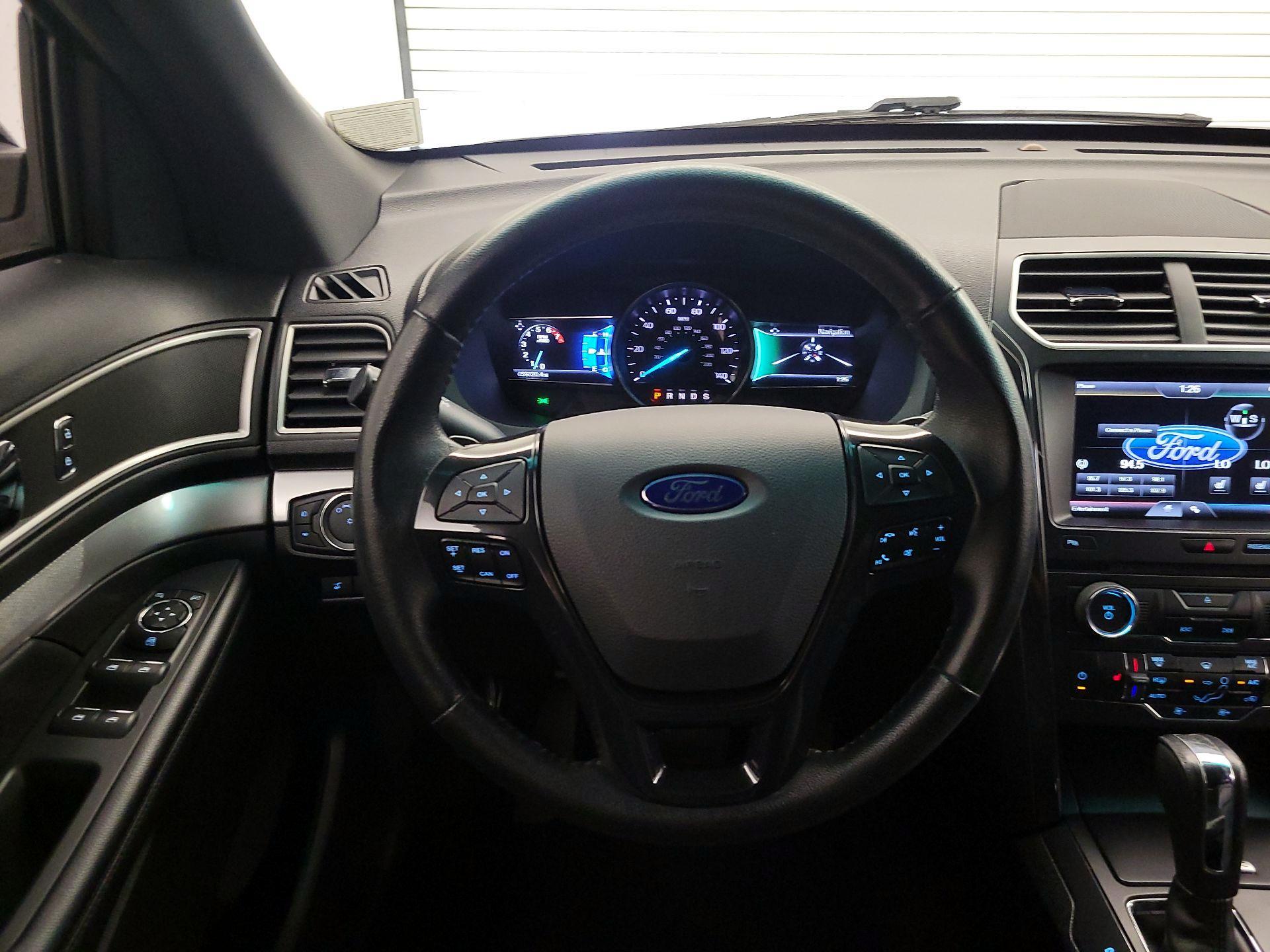 Thumbnail: 2016 Ford Explorer - 10