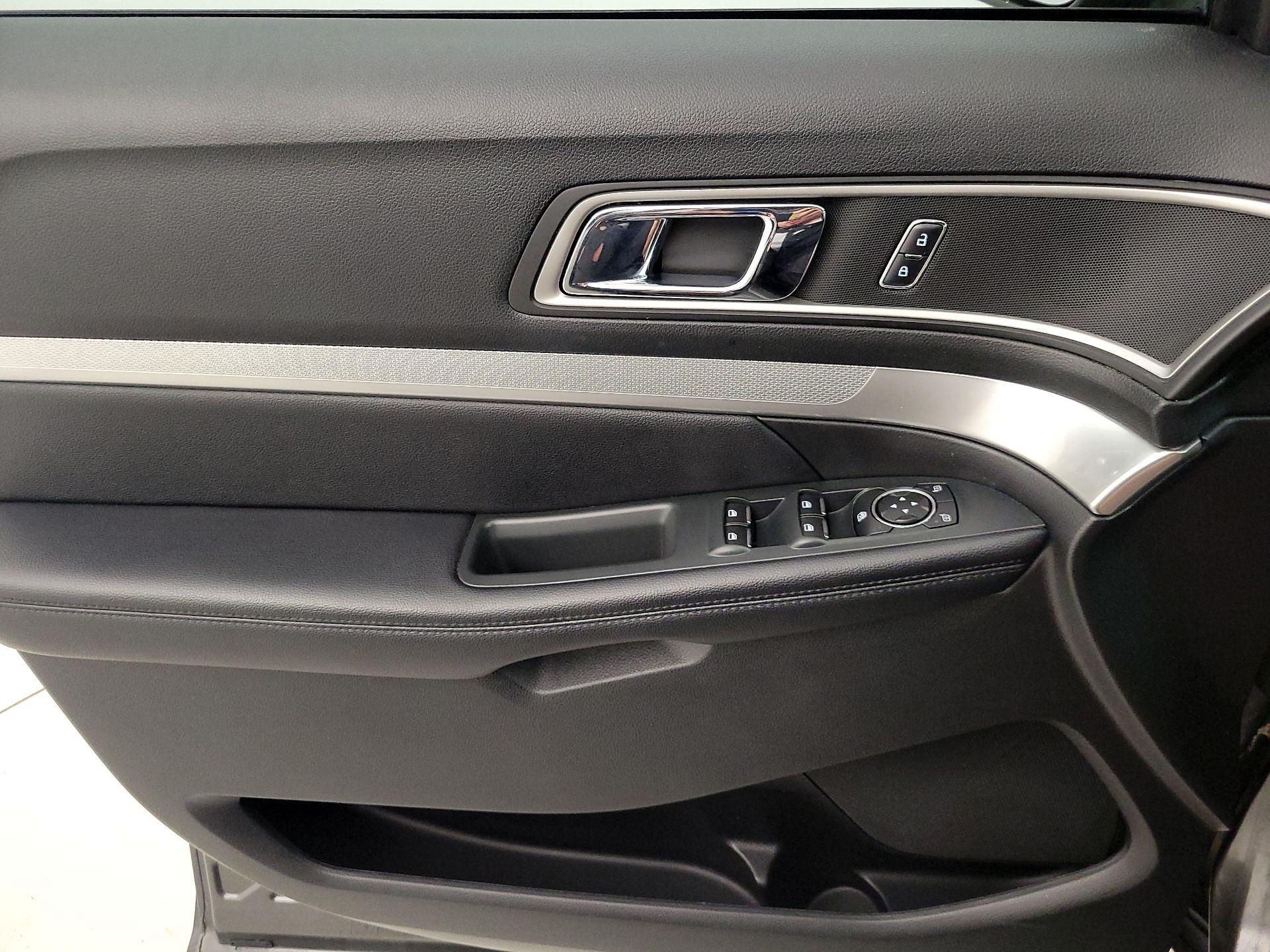 Thumbnail: 2016 Ford Explorer - 12