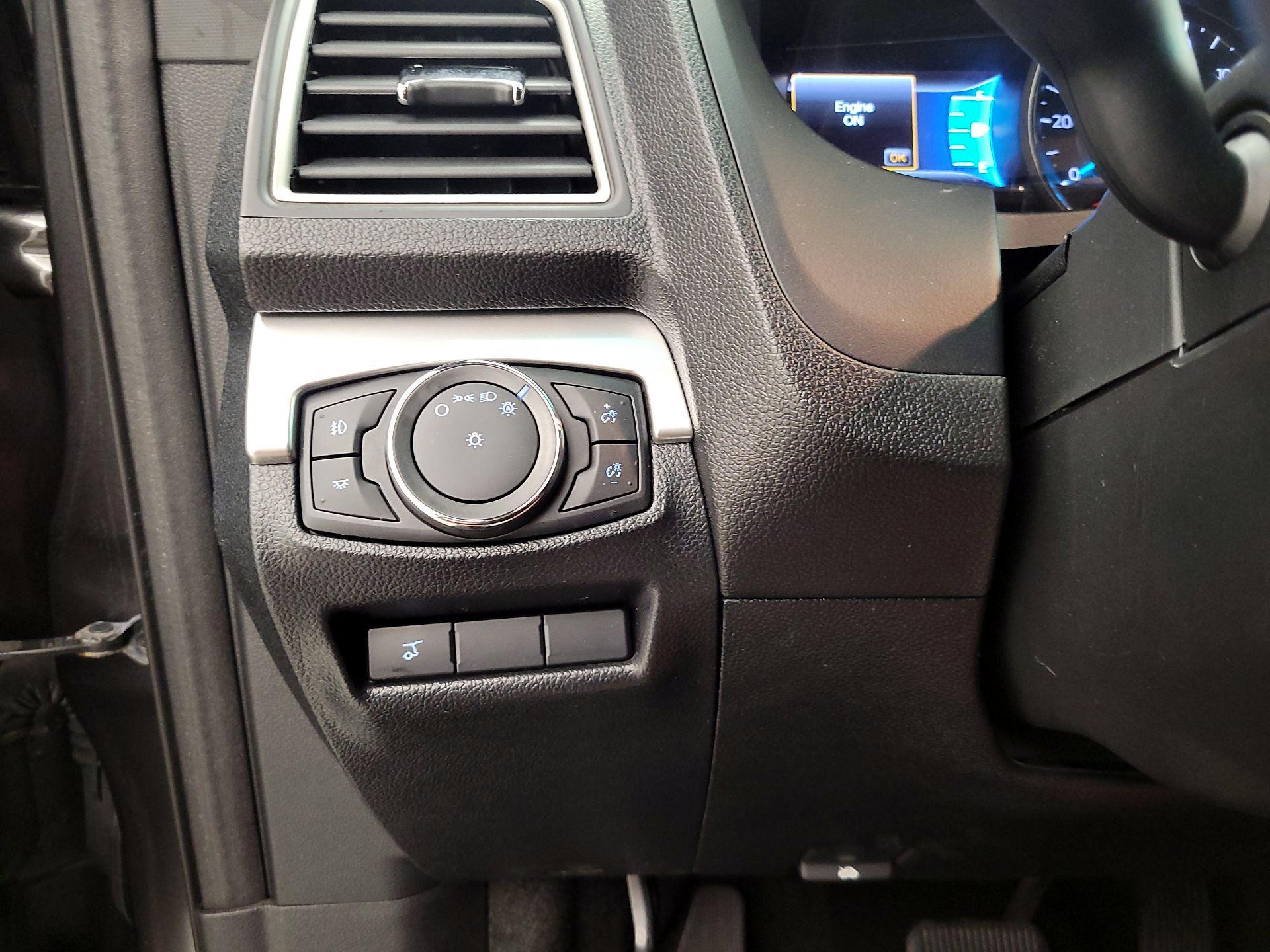 Thumbnail: 2016 Ford Explorer - 13