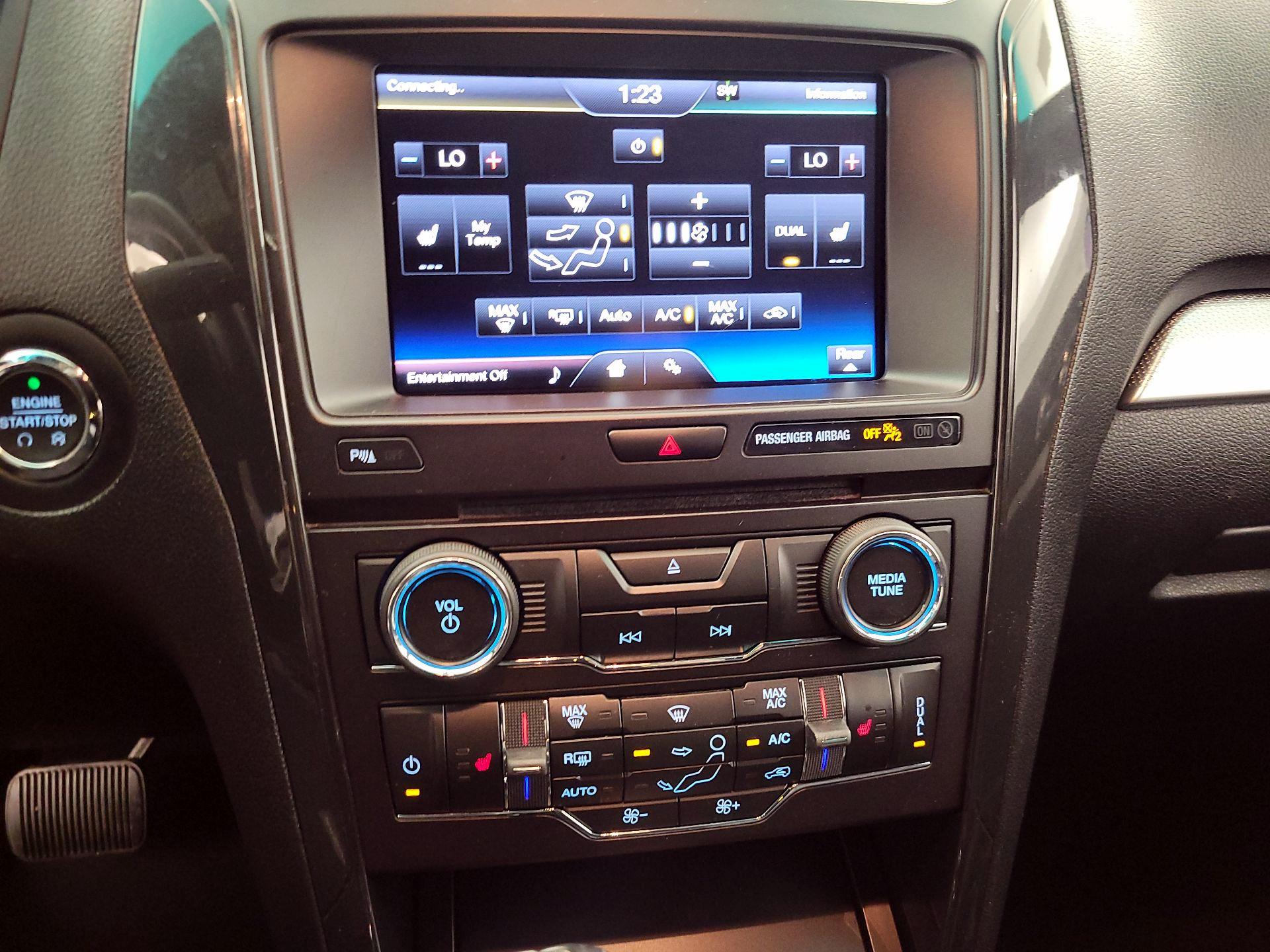 Thumbnail: 2016 Ford Explorer - 16