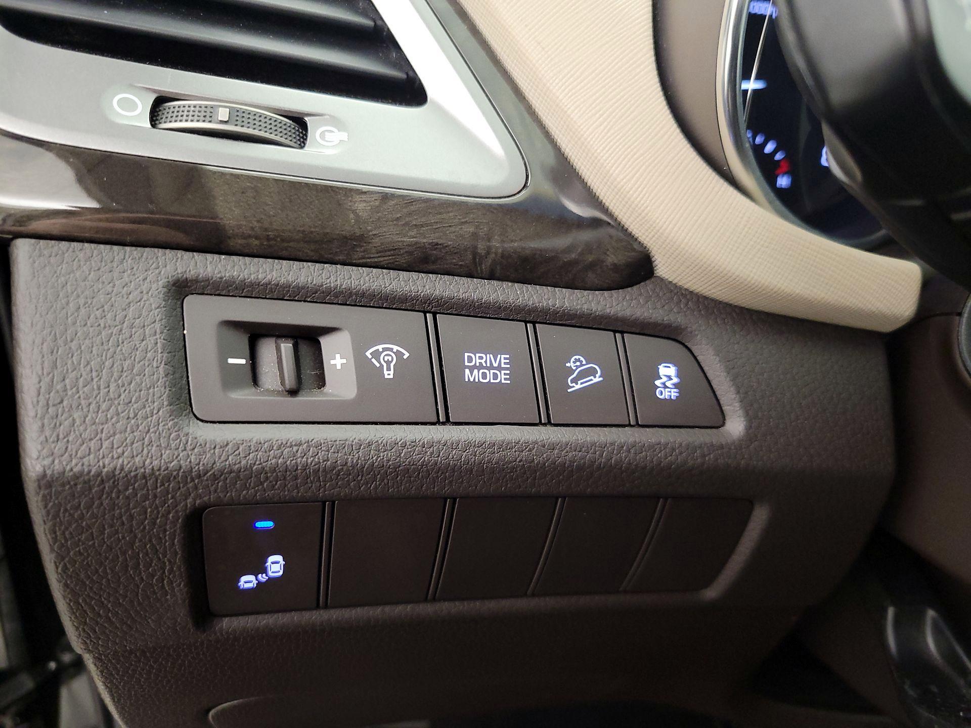 Thumbnail: 2017 Hyundai Santa Fe - 13