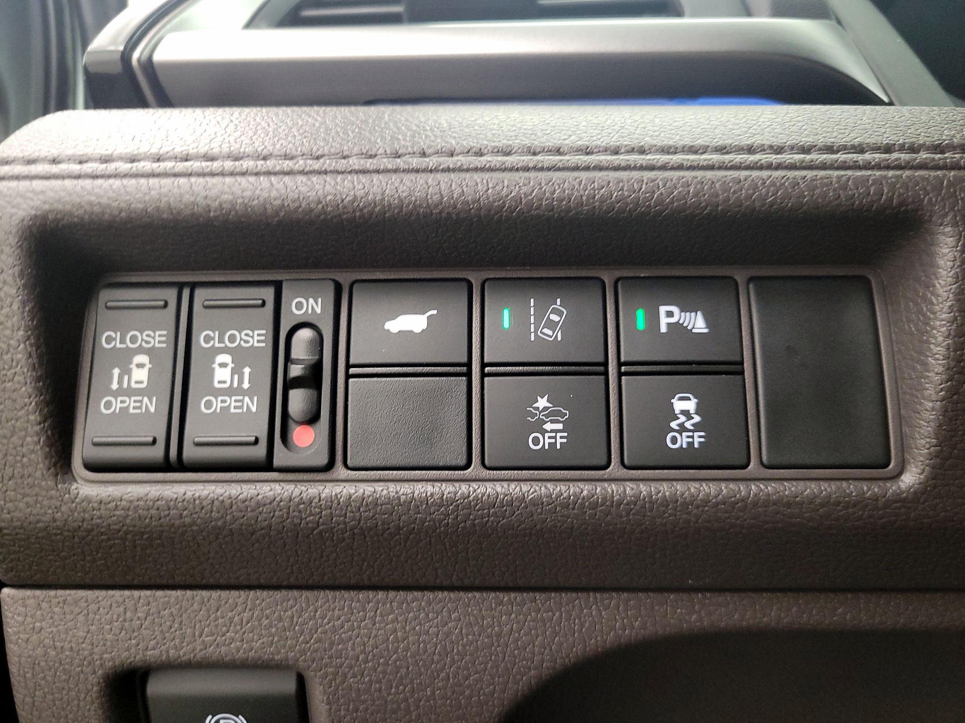 Thumbnail: 2019 Honda Odyssey - 13