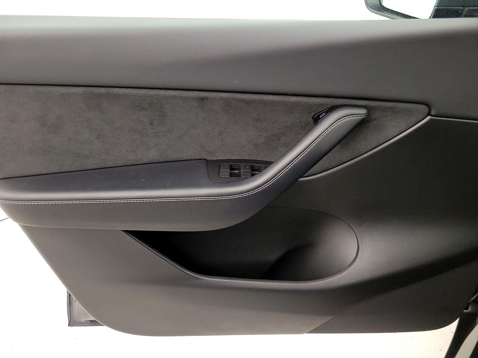 Thumbnail: 2022 Tesla Model Y - 12