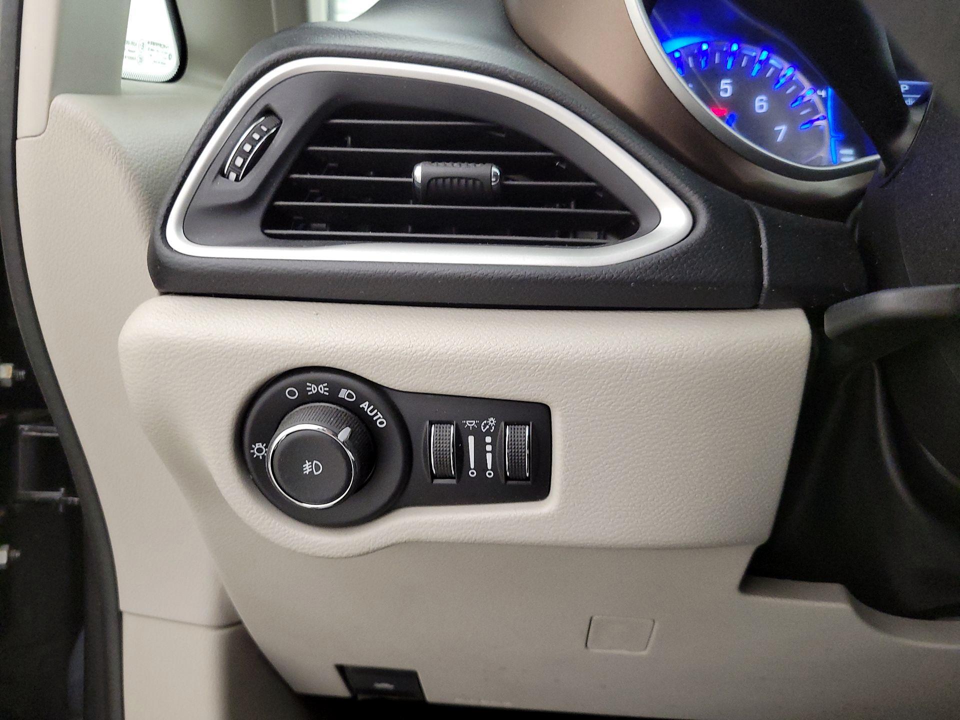 Thumbnail: 2018 Chrysler Pacifica - 13