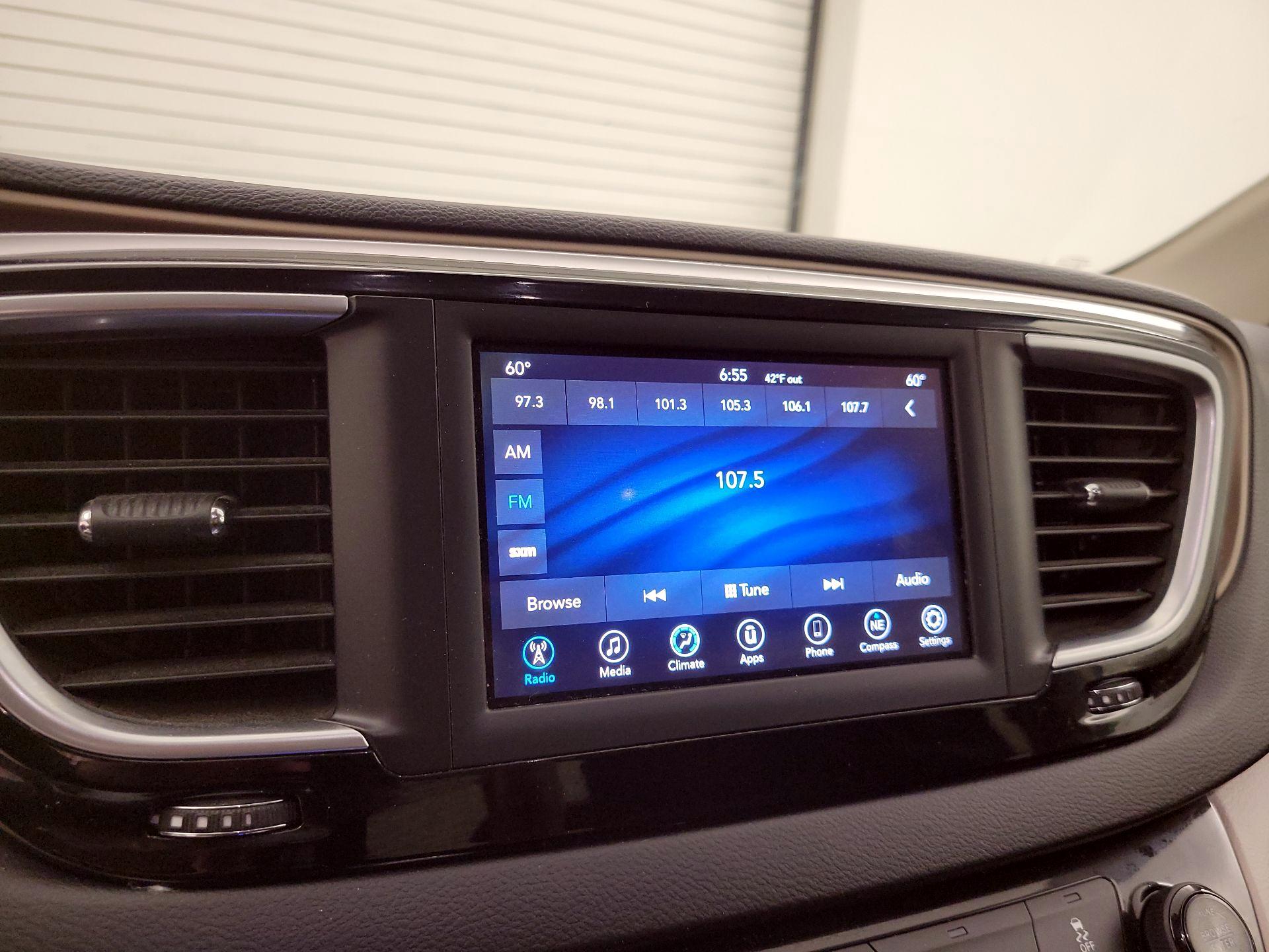 Thumbnail: 2018 Chrysler Pacifica - 16