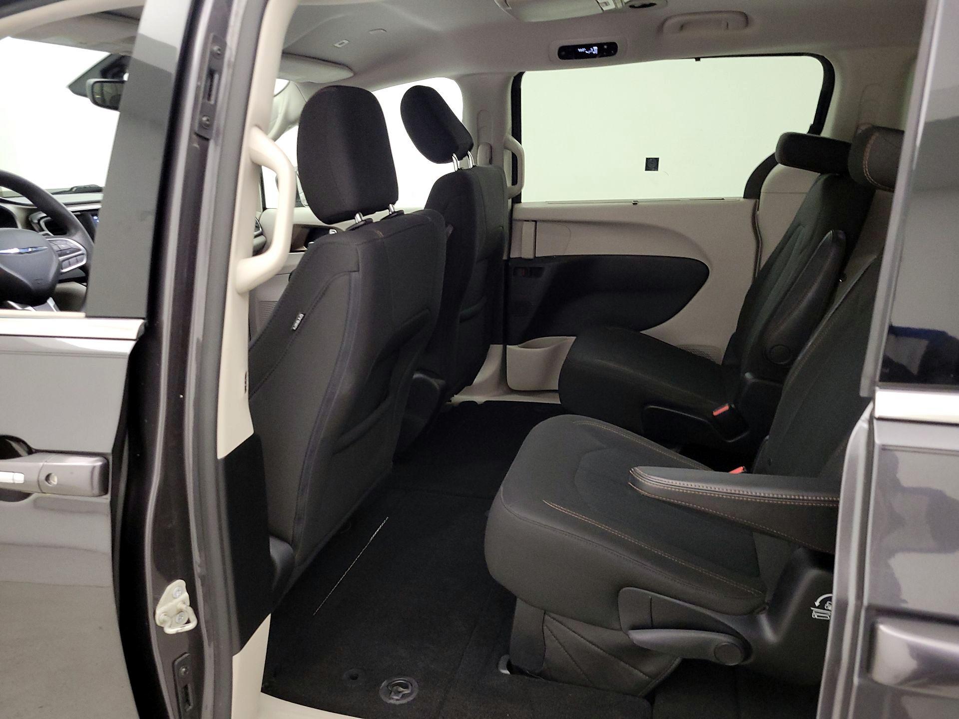 Thumbnail: 2018 Chrysler Pacifica - 20