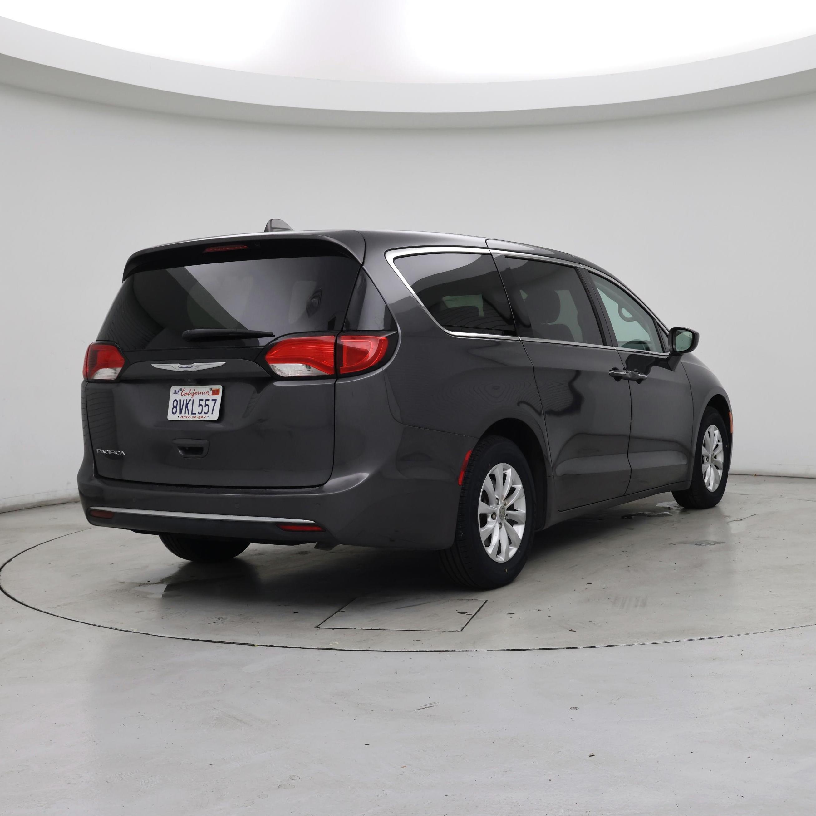 Thumbnail: 2018 Chrysler Pacifica - 8