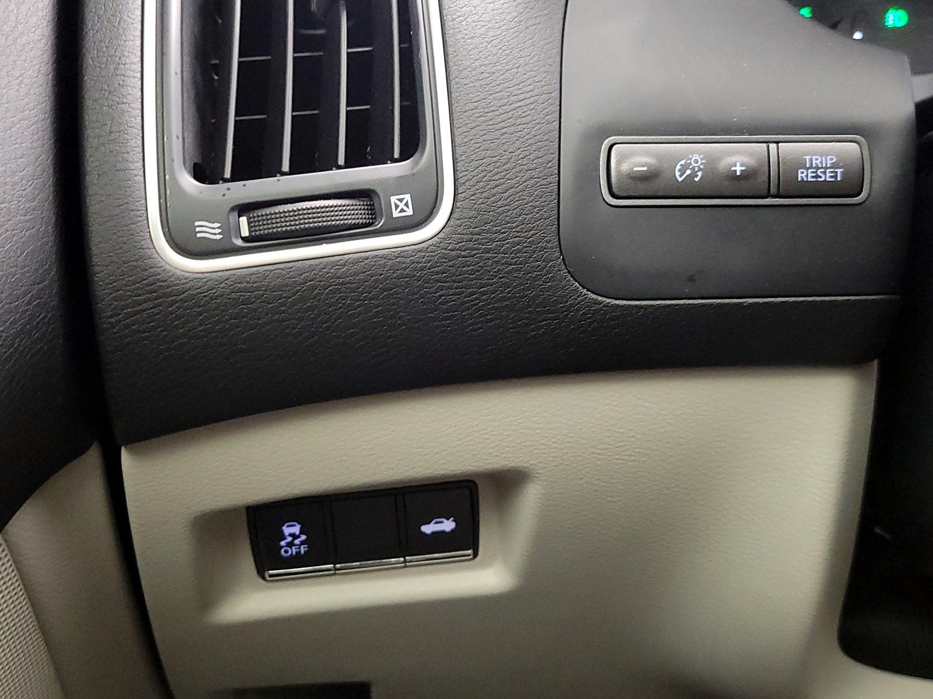 Thumbnail: 2014 INFINITI Q50 - 13