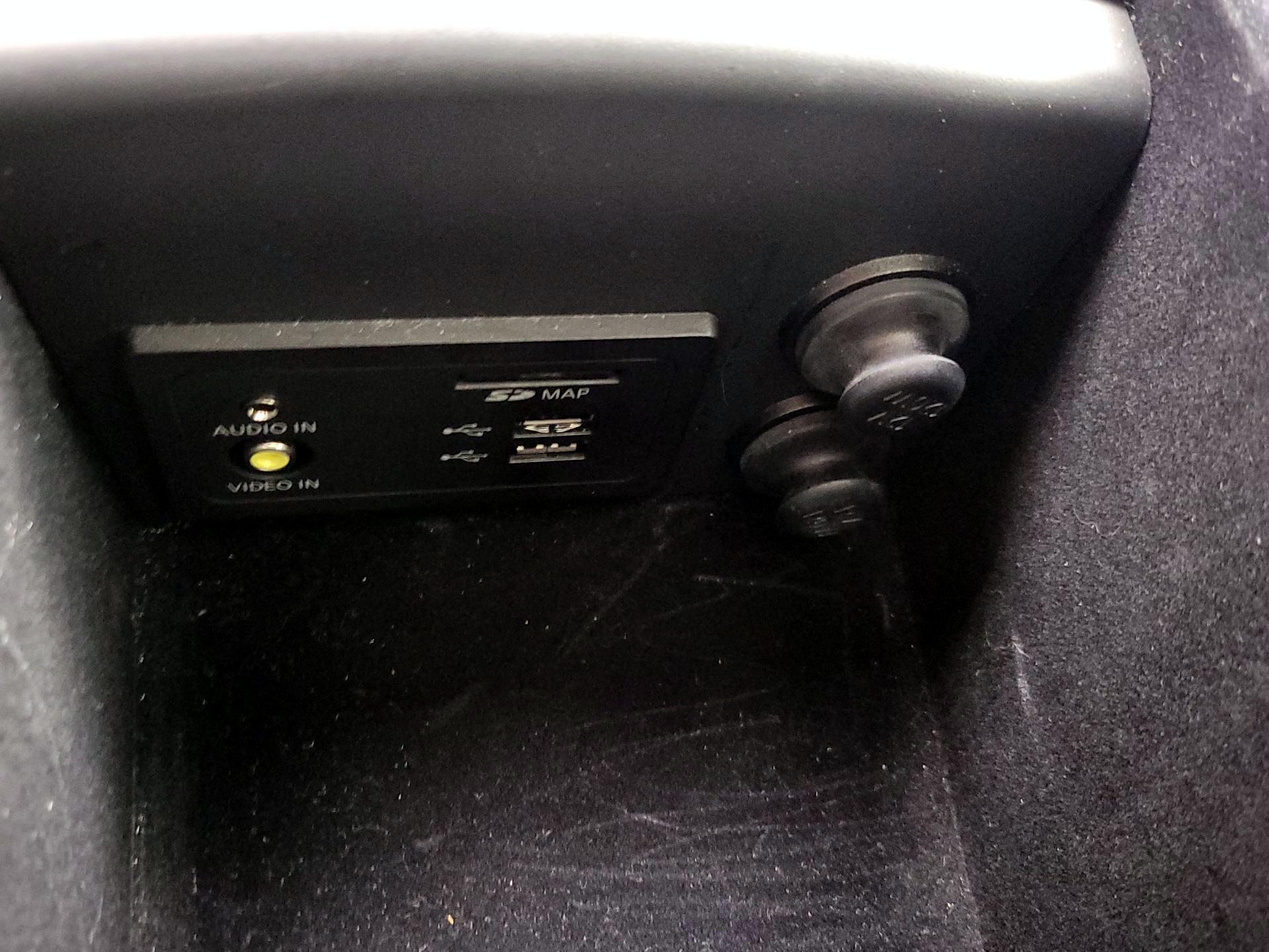 Thumbnail: 2014 INFINITI Q50 - 19