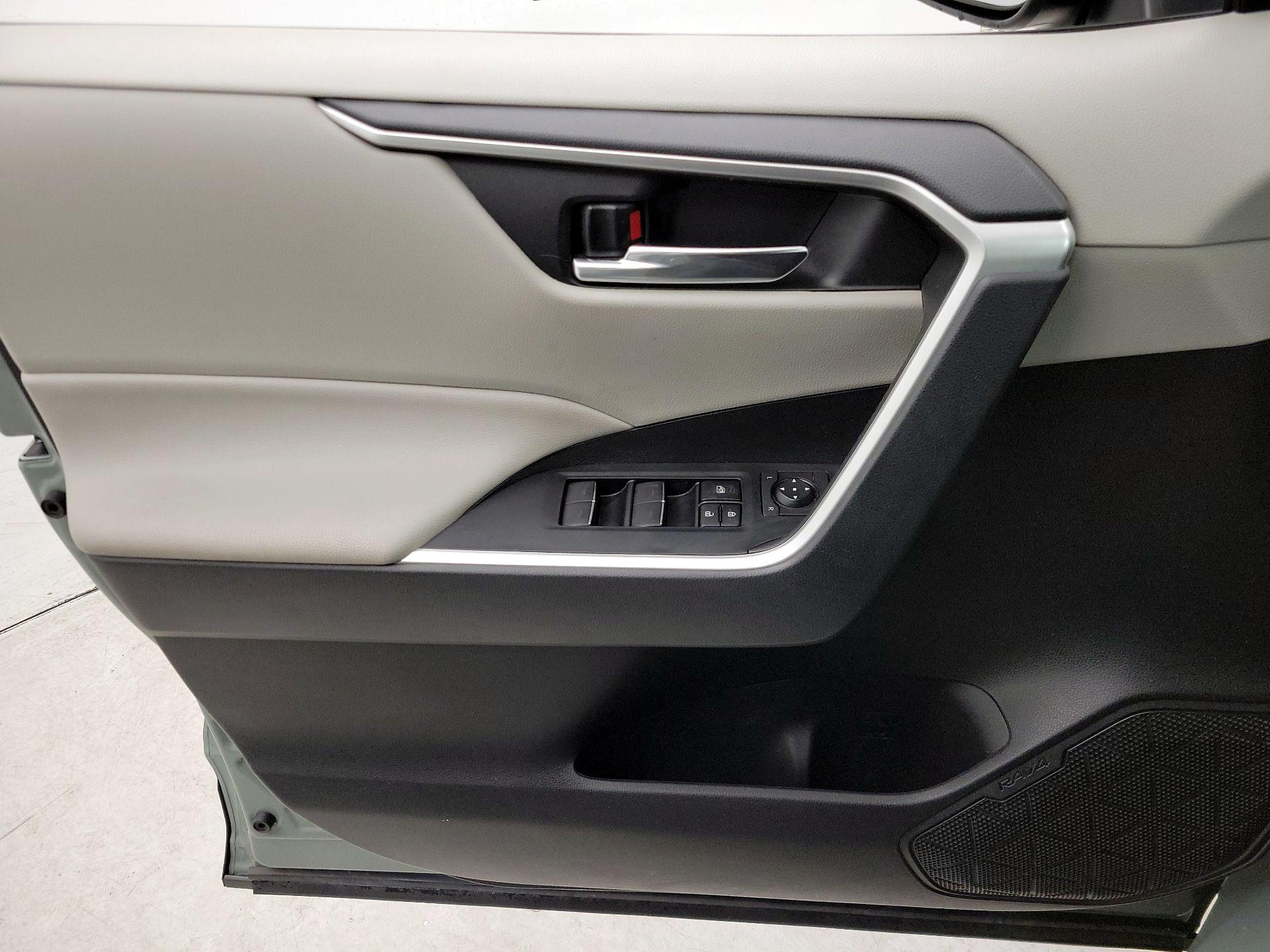 Thumbnail: 2022 Toyota RAV4 - 12