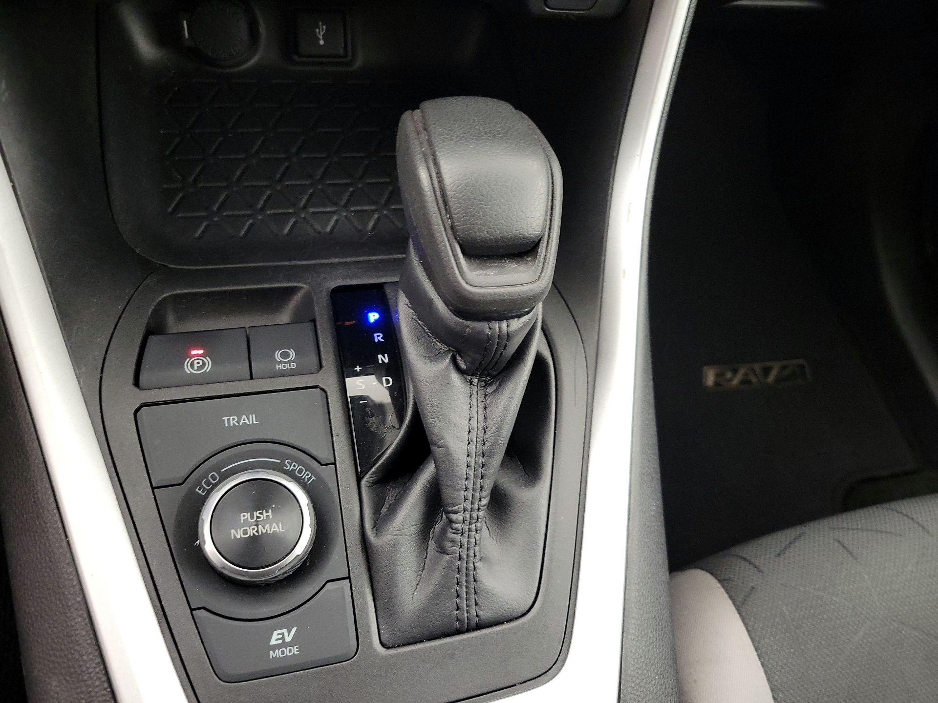 Thumbnail: 2022 Toyota RAV4 - 17