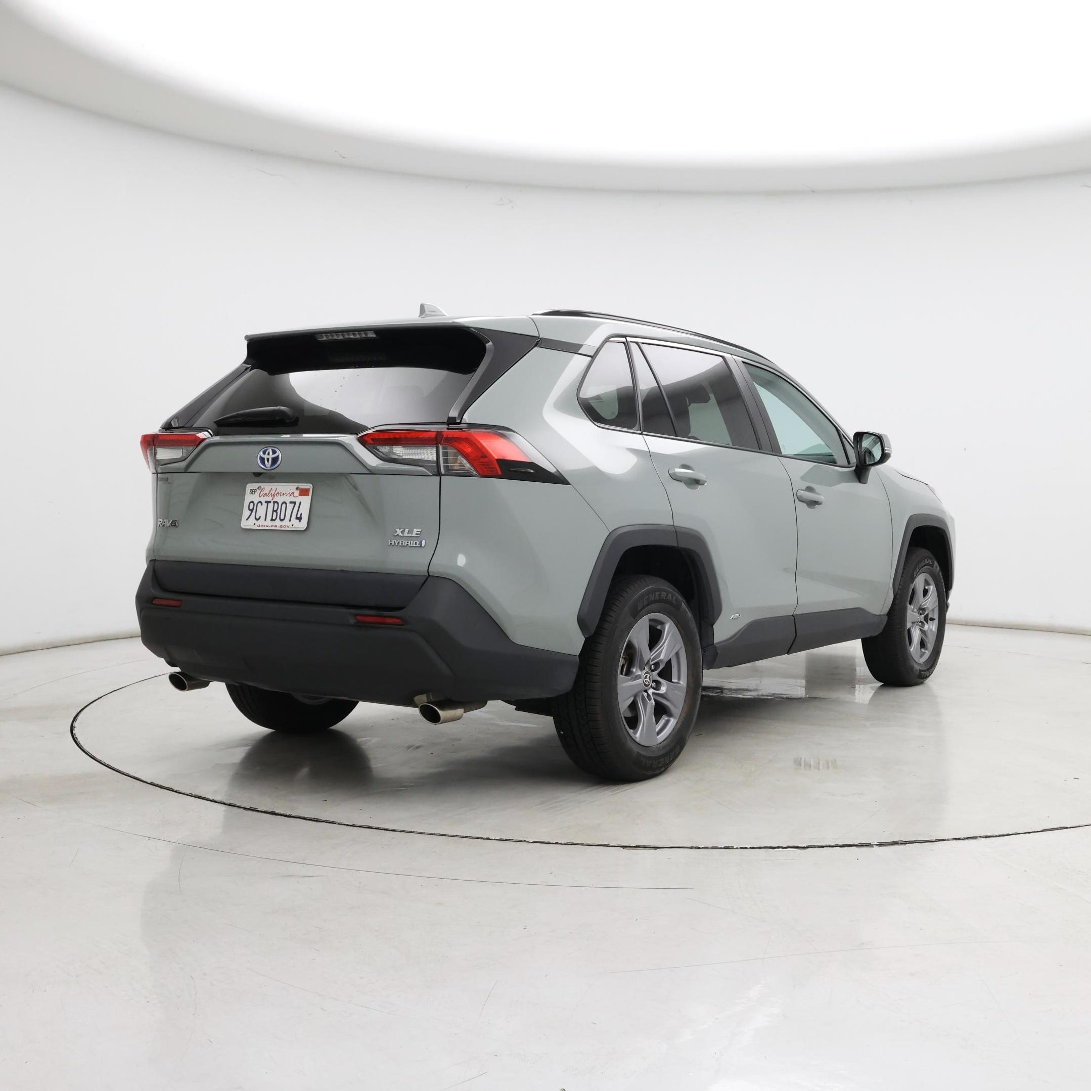 Thumbnail: 2022 Toyota RAV4 - 8