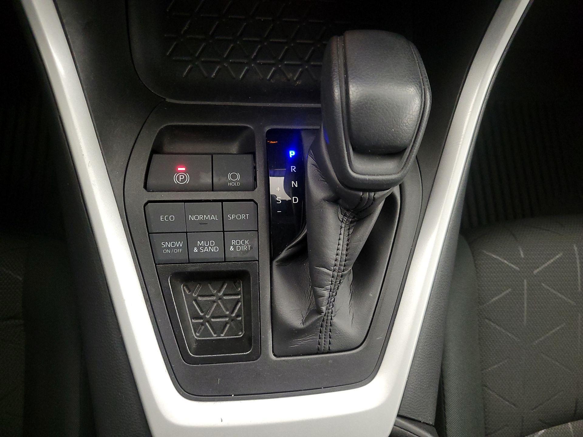 Thumbnail: 2023 Toyota RAV4 - 17