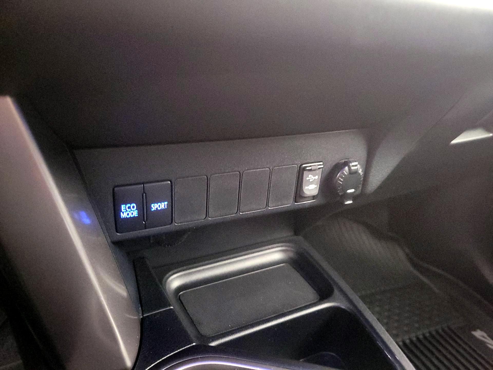 Thumbnail: 2017 Toyota RAV4 - 18