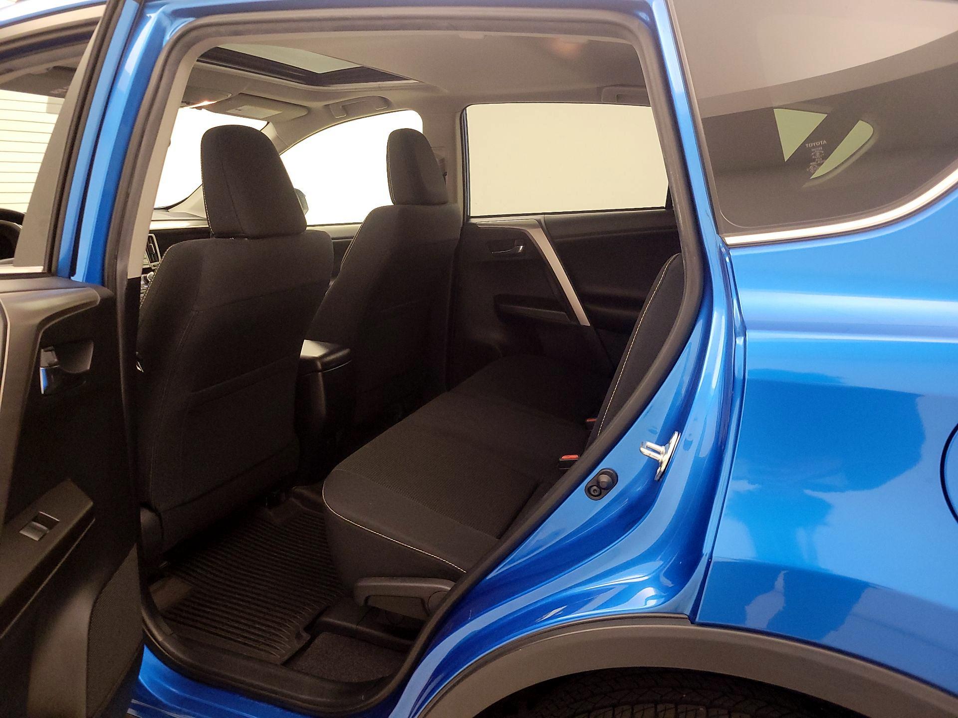 Thumbnail: 2017 Toyota RAV4 - 20