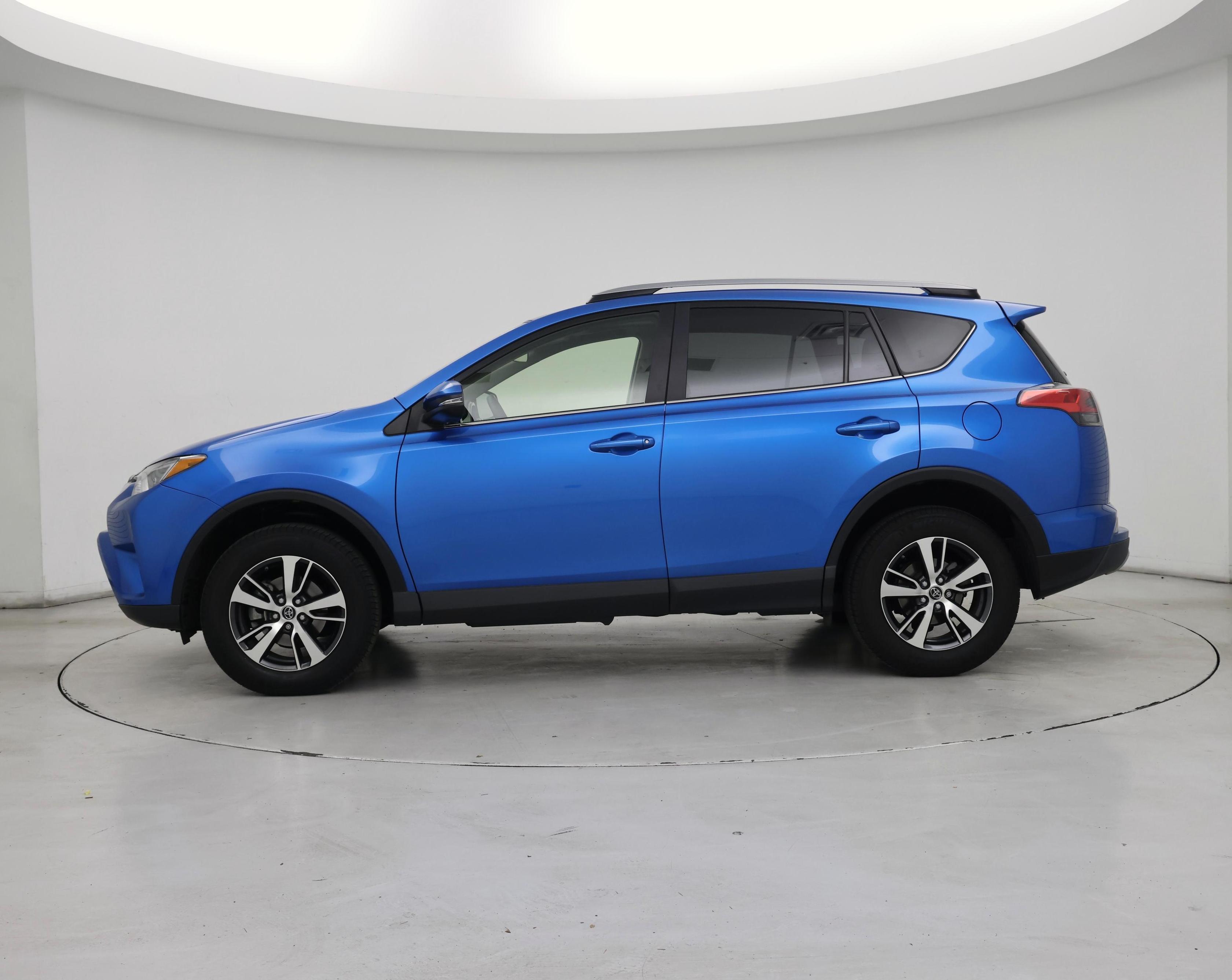 Thumbnail: 2017 Toyota RAV4 - 3