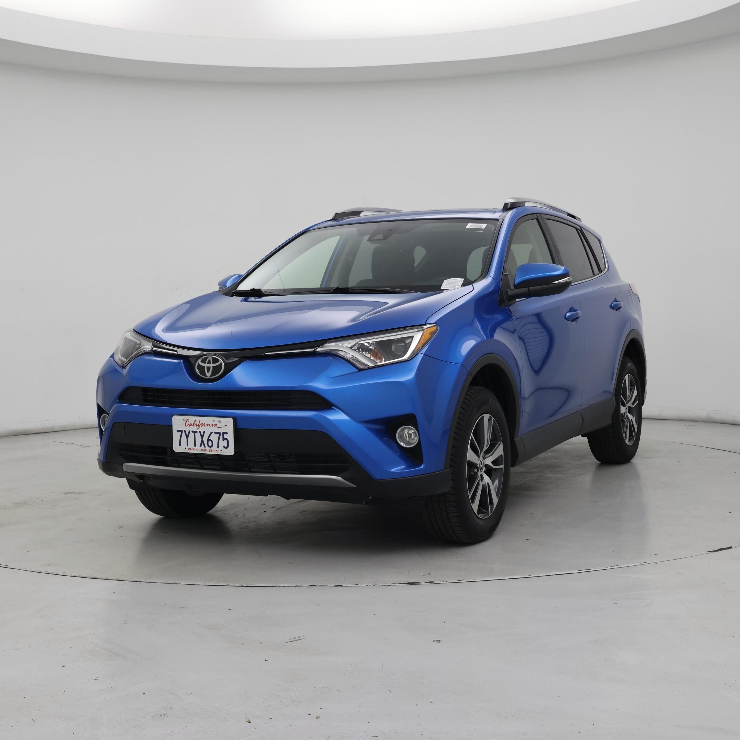 Thumbnail: 2017 Toyota RAV4 - 4