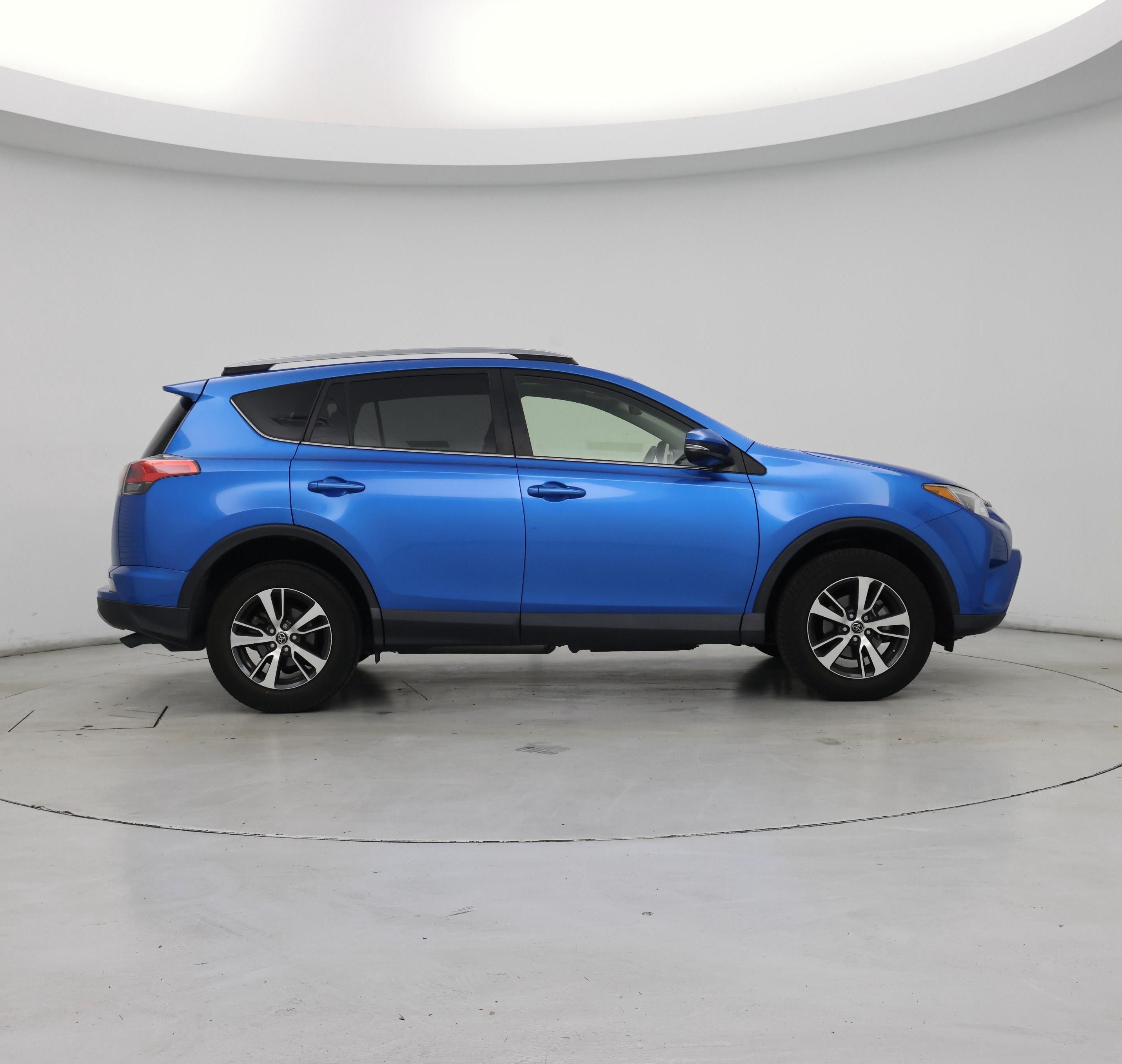 Thumbnail: 2017 Toyota RAV4 - 7