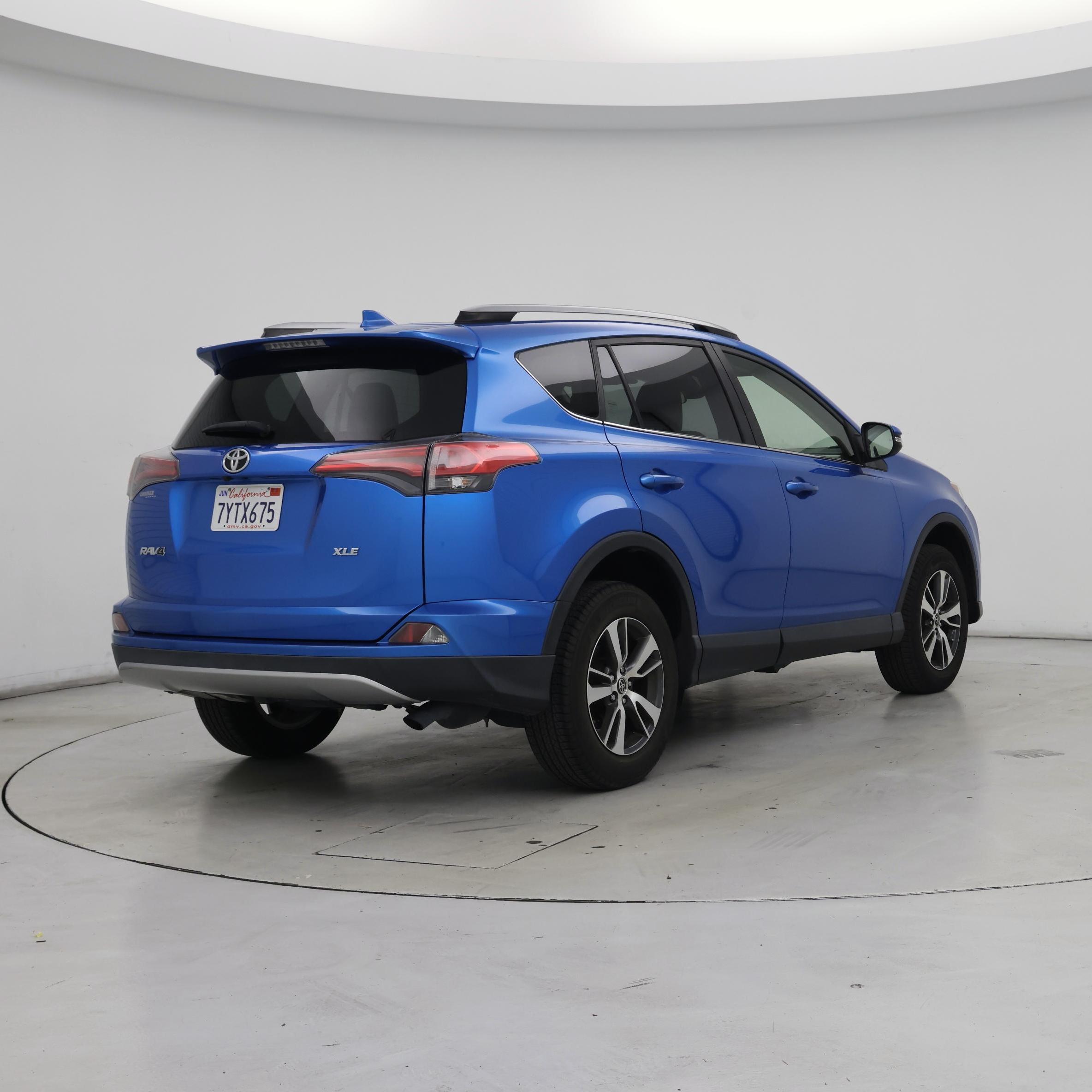 Thumbnail: 2017 Toyota RAV4 - 8
