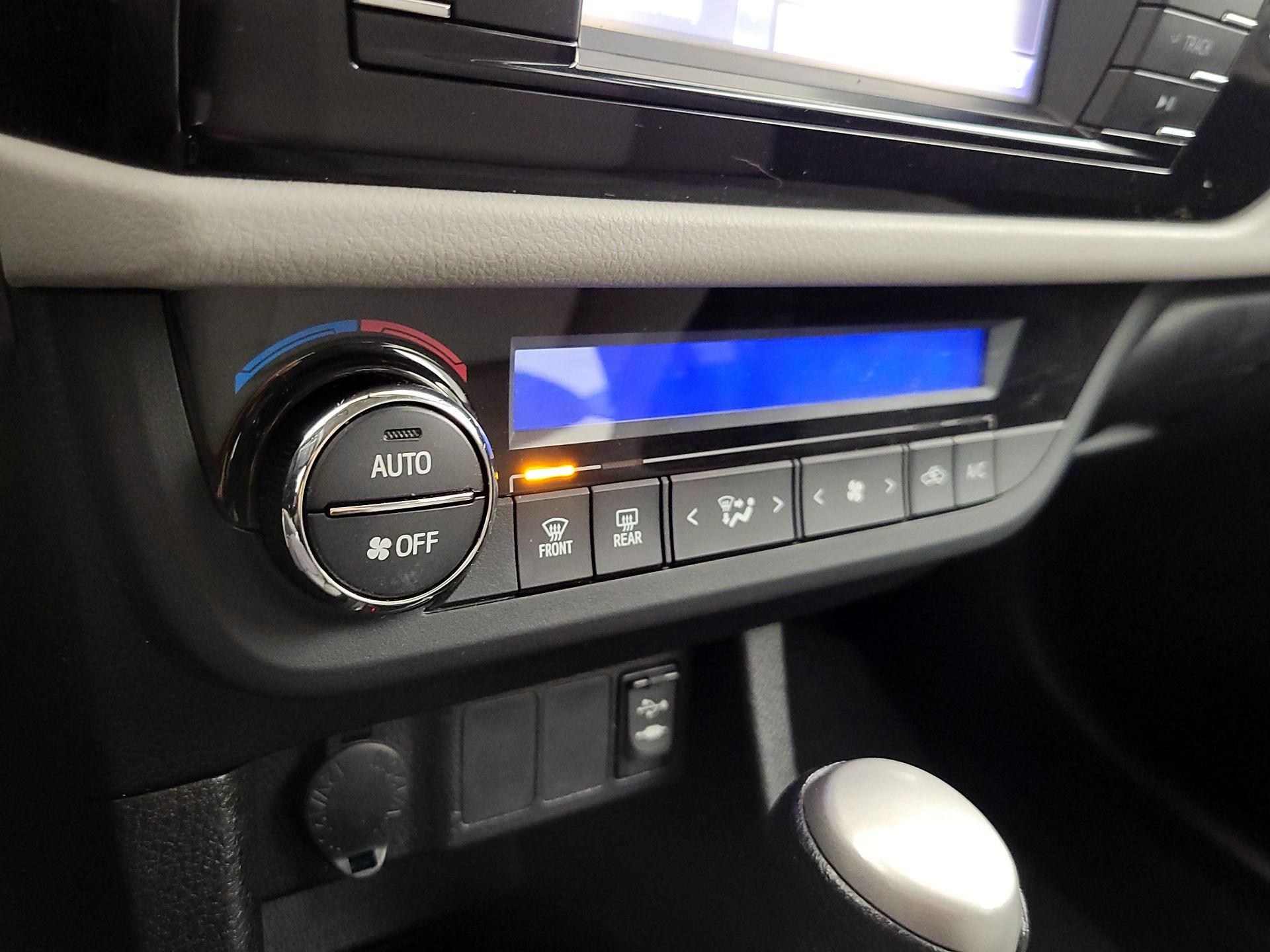 Thumbnail: 2016 Toyota Corolla - 16