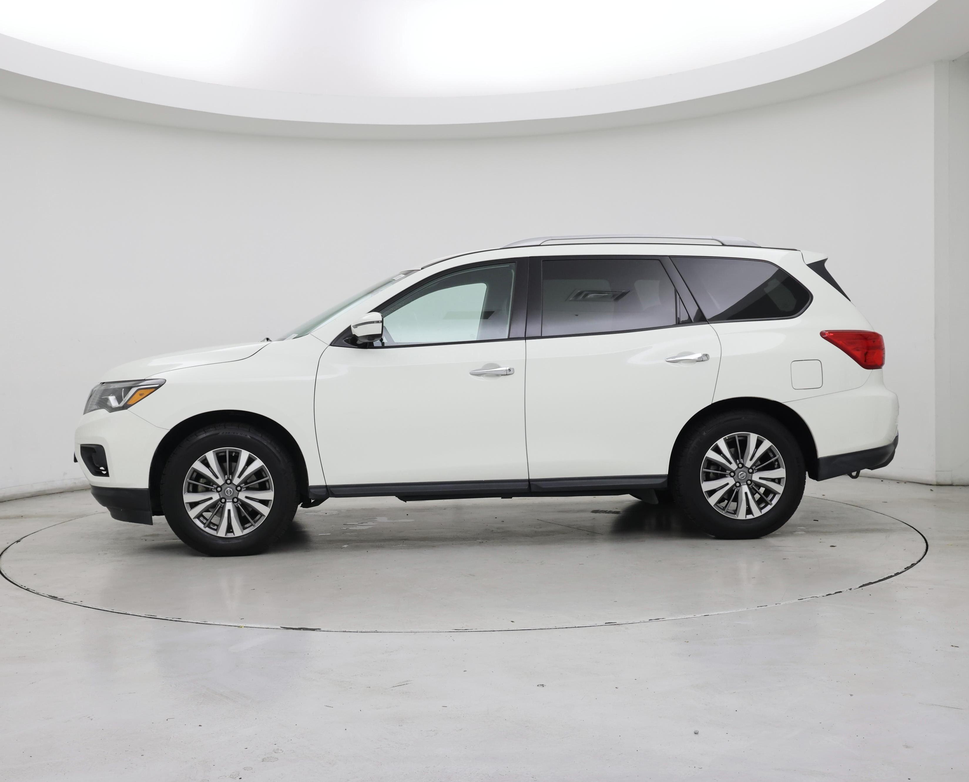 Thumbnail: 2018 Nissan Pathfinder - 3