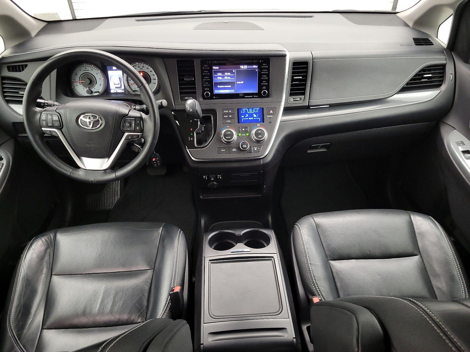 Thumbnail: 2018 Toyota Sienna - 9