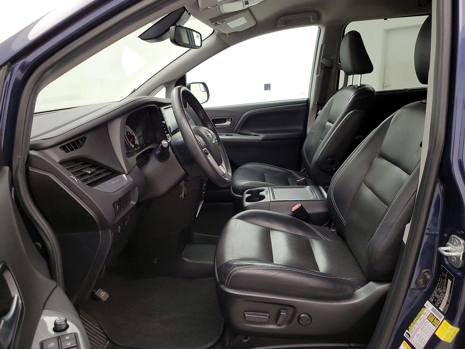 Thumbnail: 2018 Toyota Sienna - 11