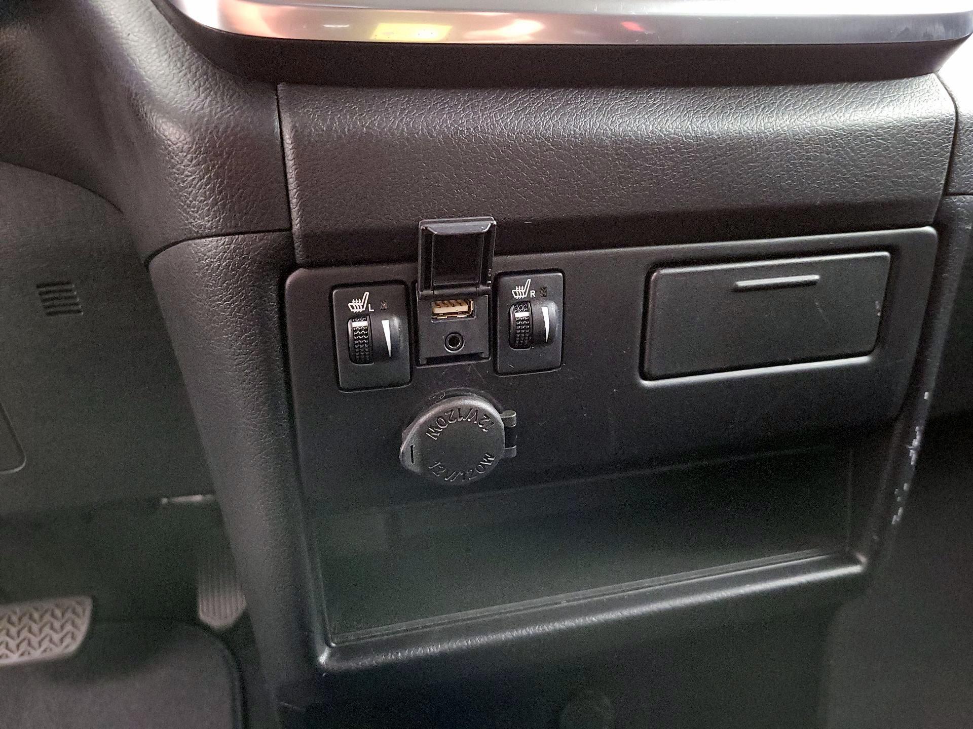 Thumbnail: 2018 Toyota Sienna - 18