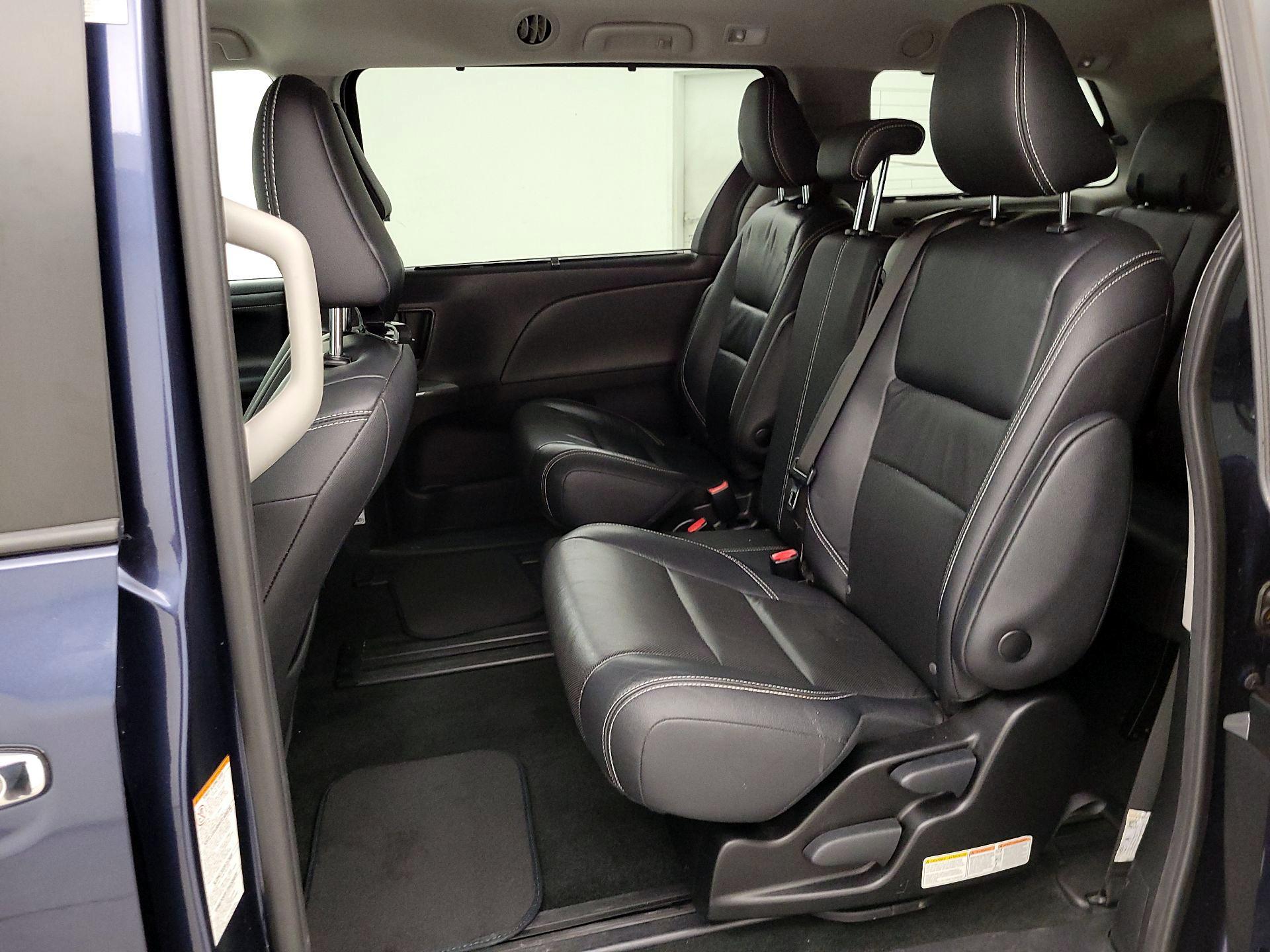 Thumbnail: 2018 Toyota Sienna - 19