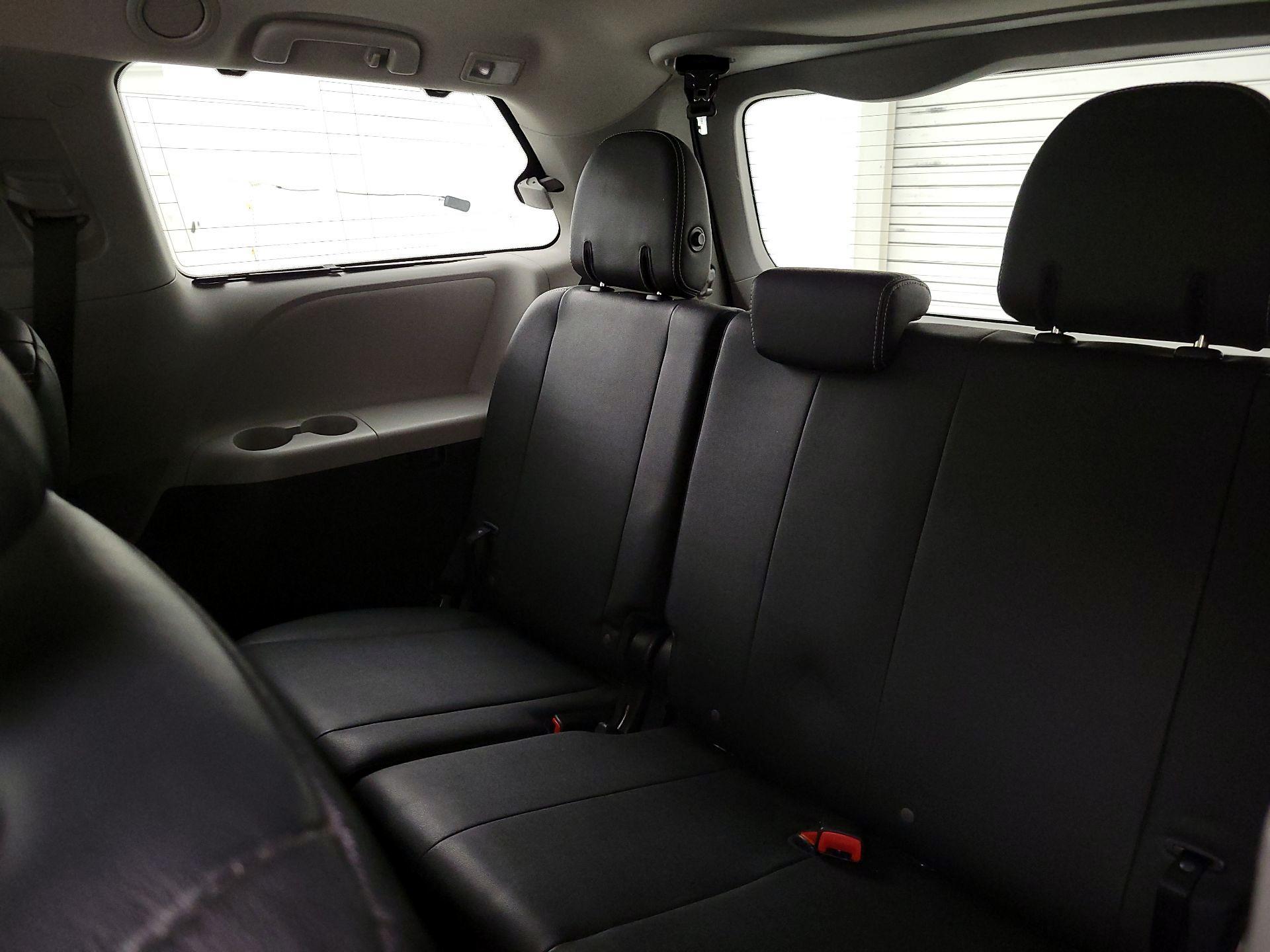 Thumbnail: 2018 Toyota Sienna - 20