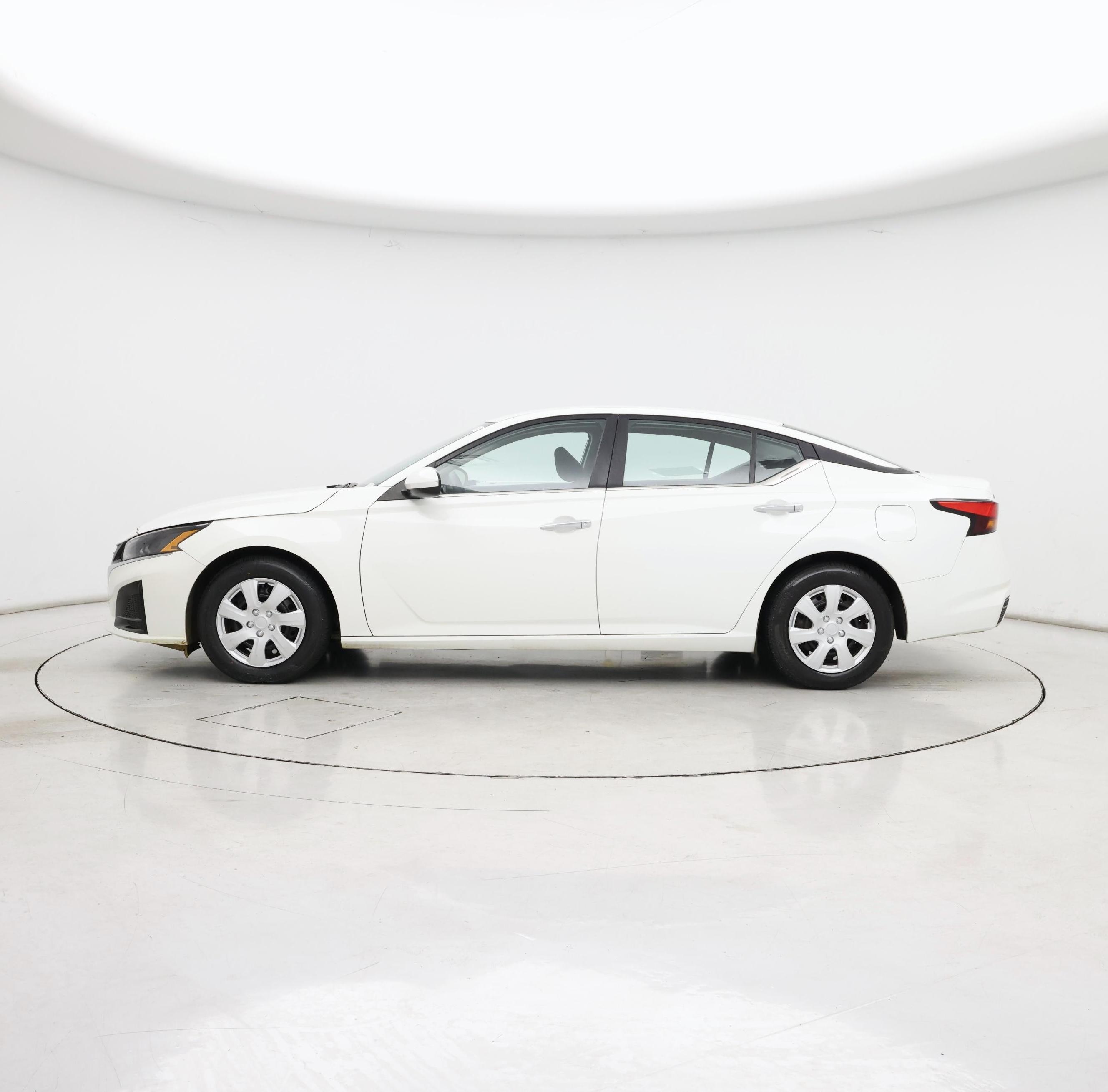 Thumbnail: 2023 Nissan Altima - 3