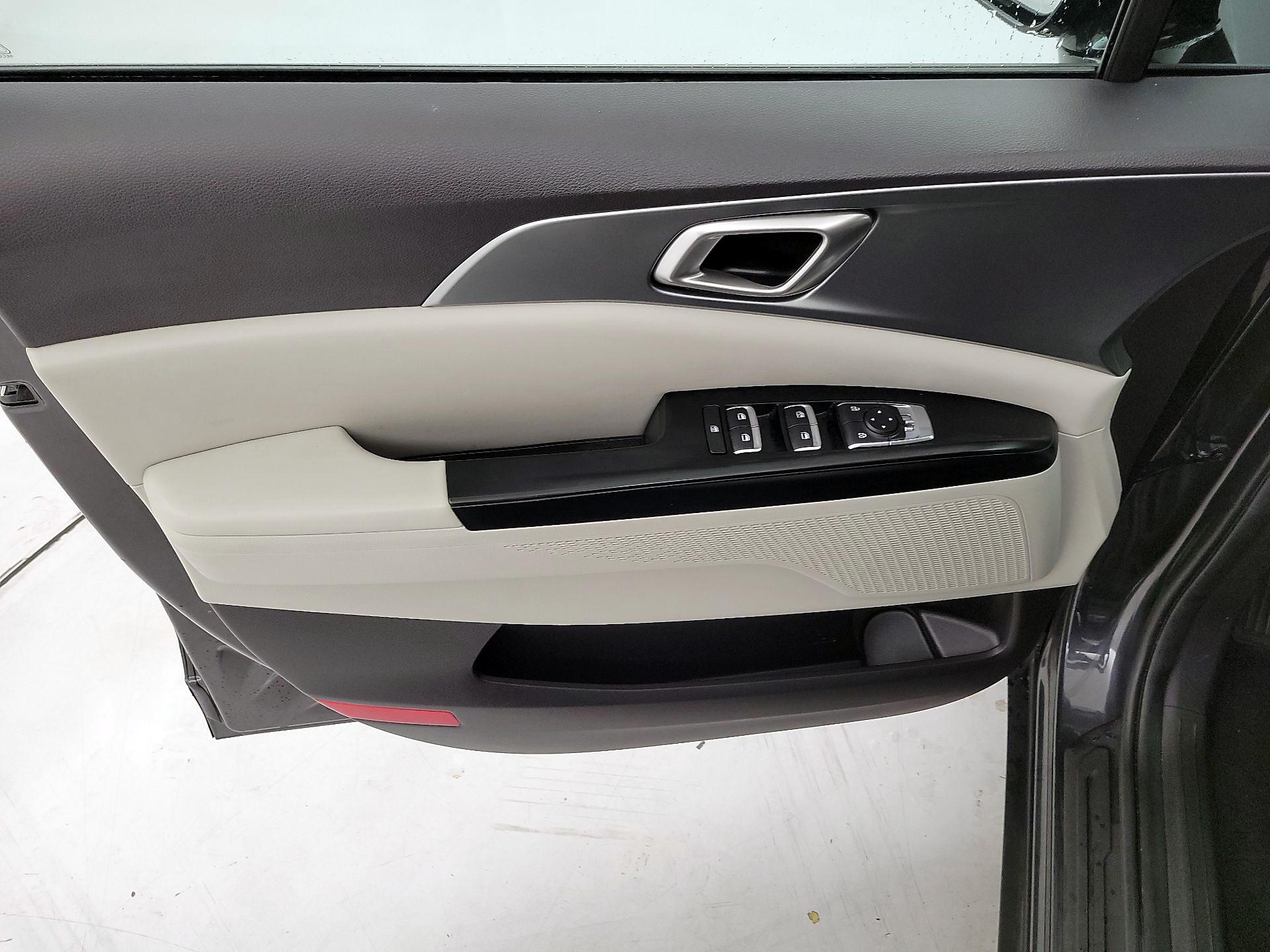 Thumbnail: 2024 Kia Carnival - 12