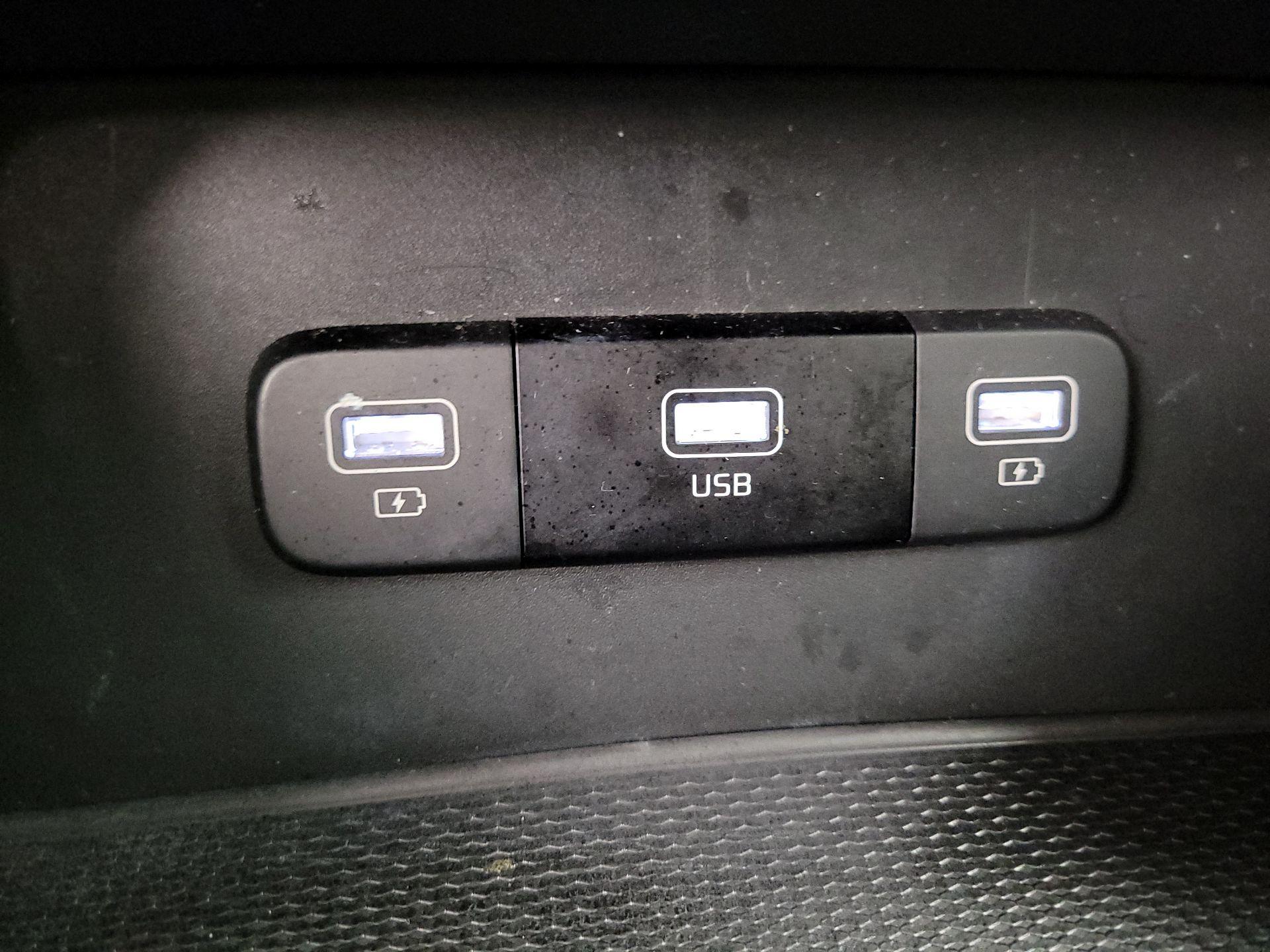 Thumbnail: 2024 Kia Carnival - 18