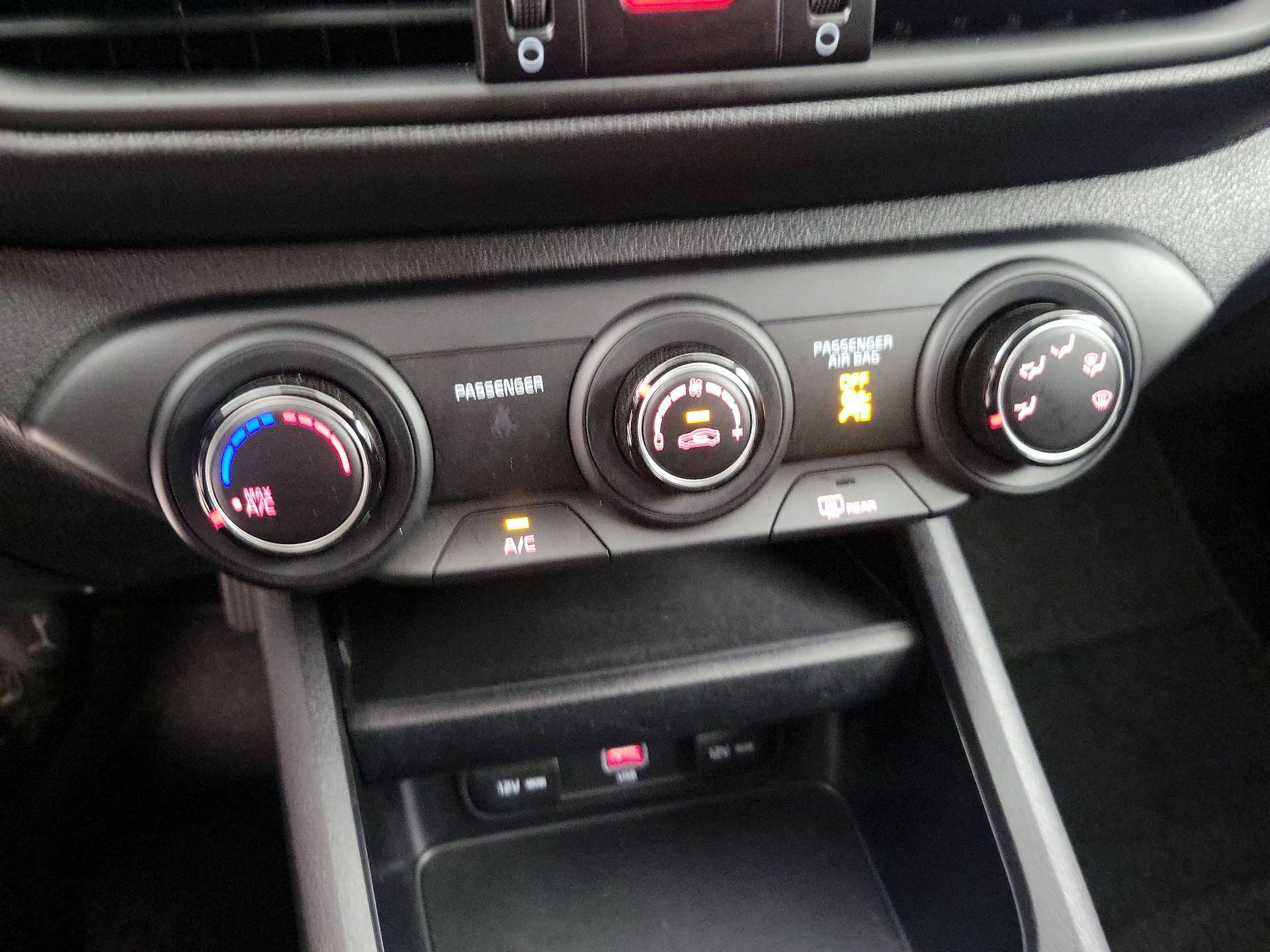 Thumbnail: 2023 Kia Forte - 16