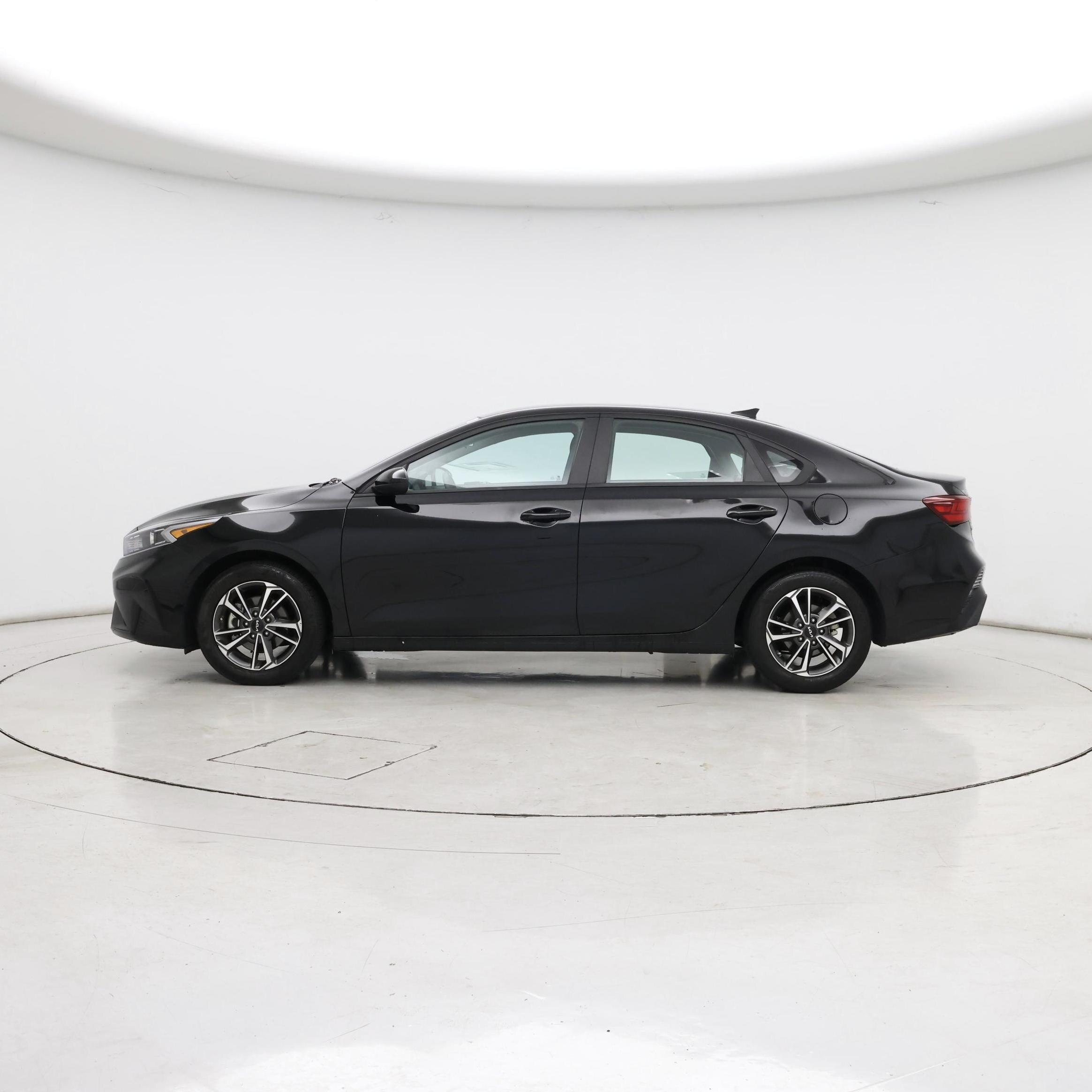 Thumbnail: 2023 Kia Forte - 3