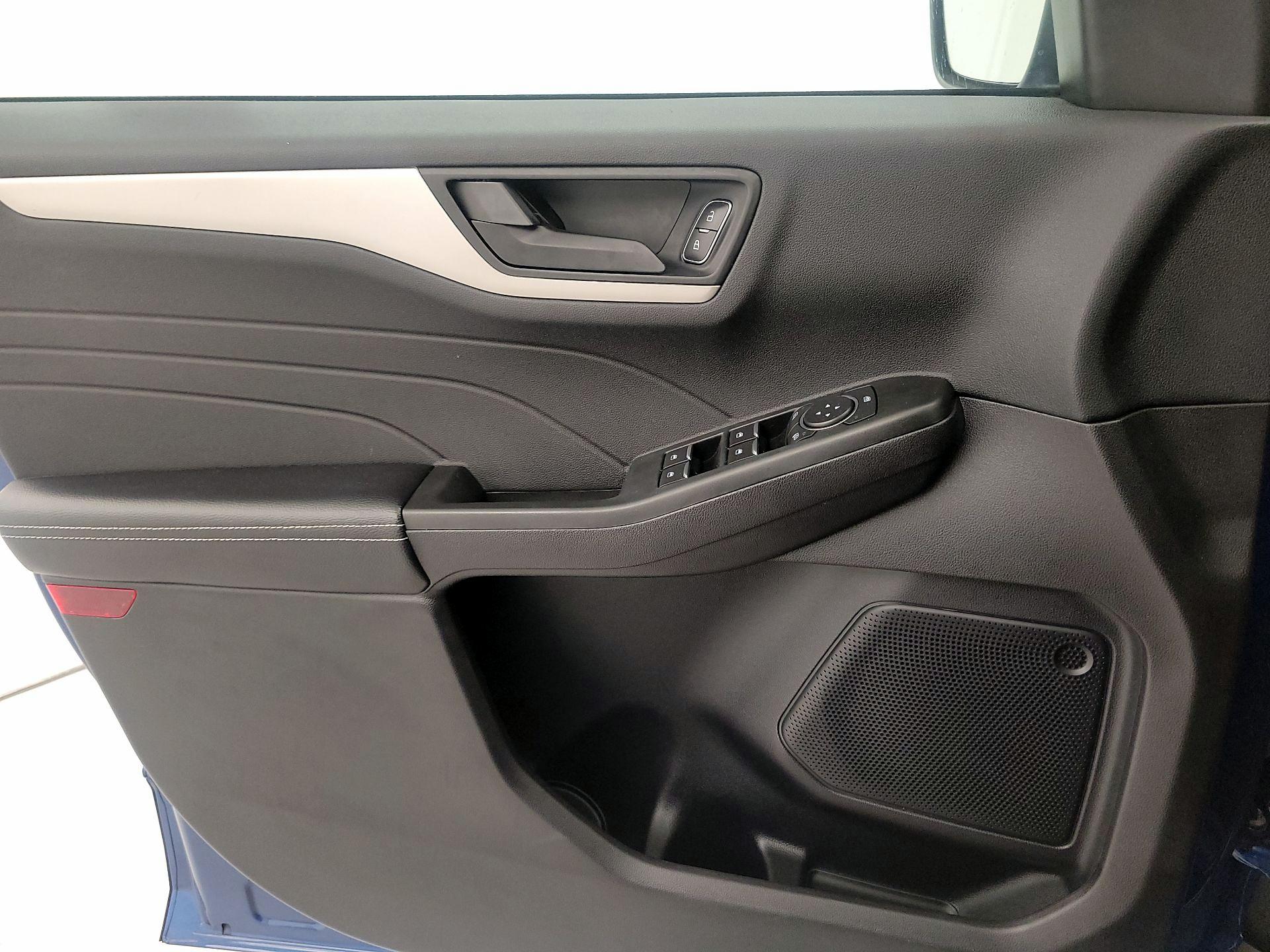 Thumbnail: 2022 Ford Escape - 12