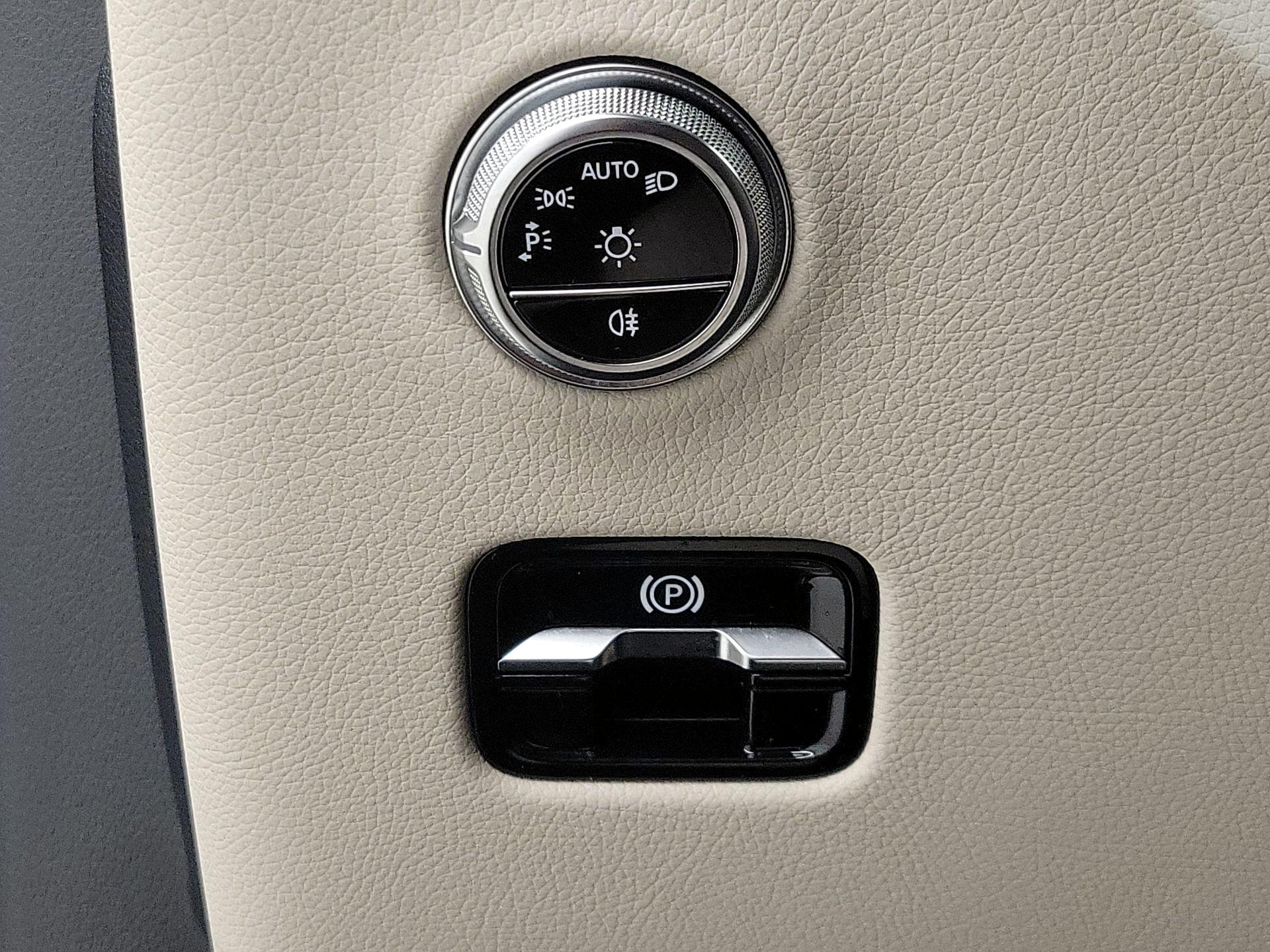 Thumbnail: 2024 Mercedes-Benz GLC - 13