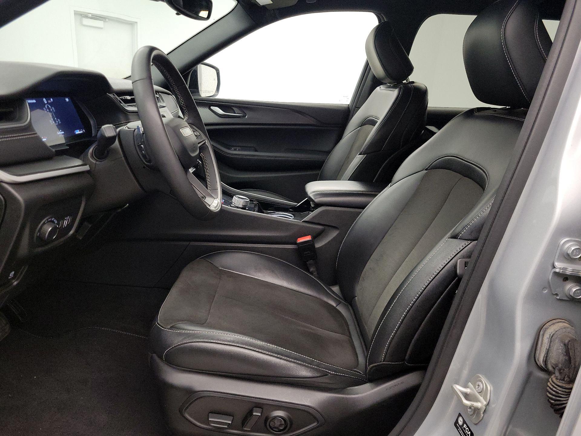 Thumbnail: 2023 Jeep Grand Cherokee L - 11